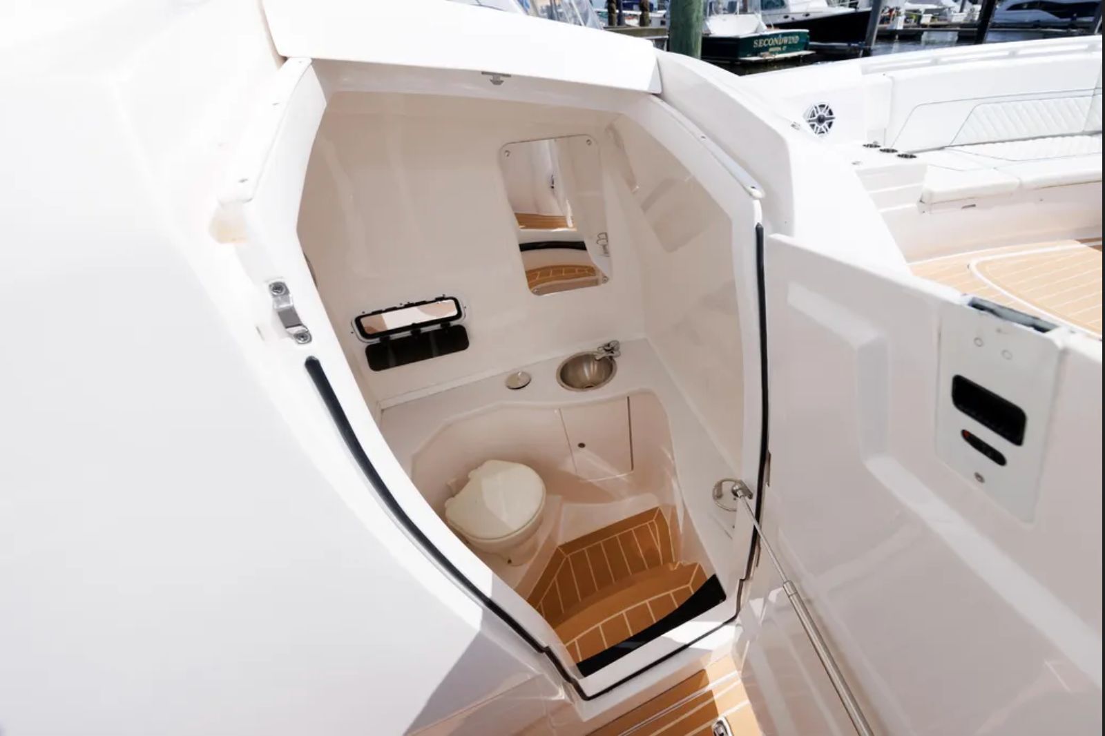 2022 Intrepid 375 Nomad SE - 21