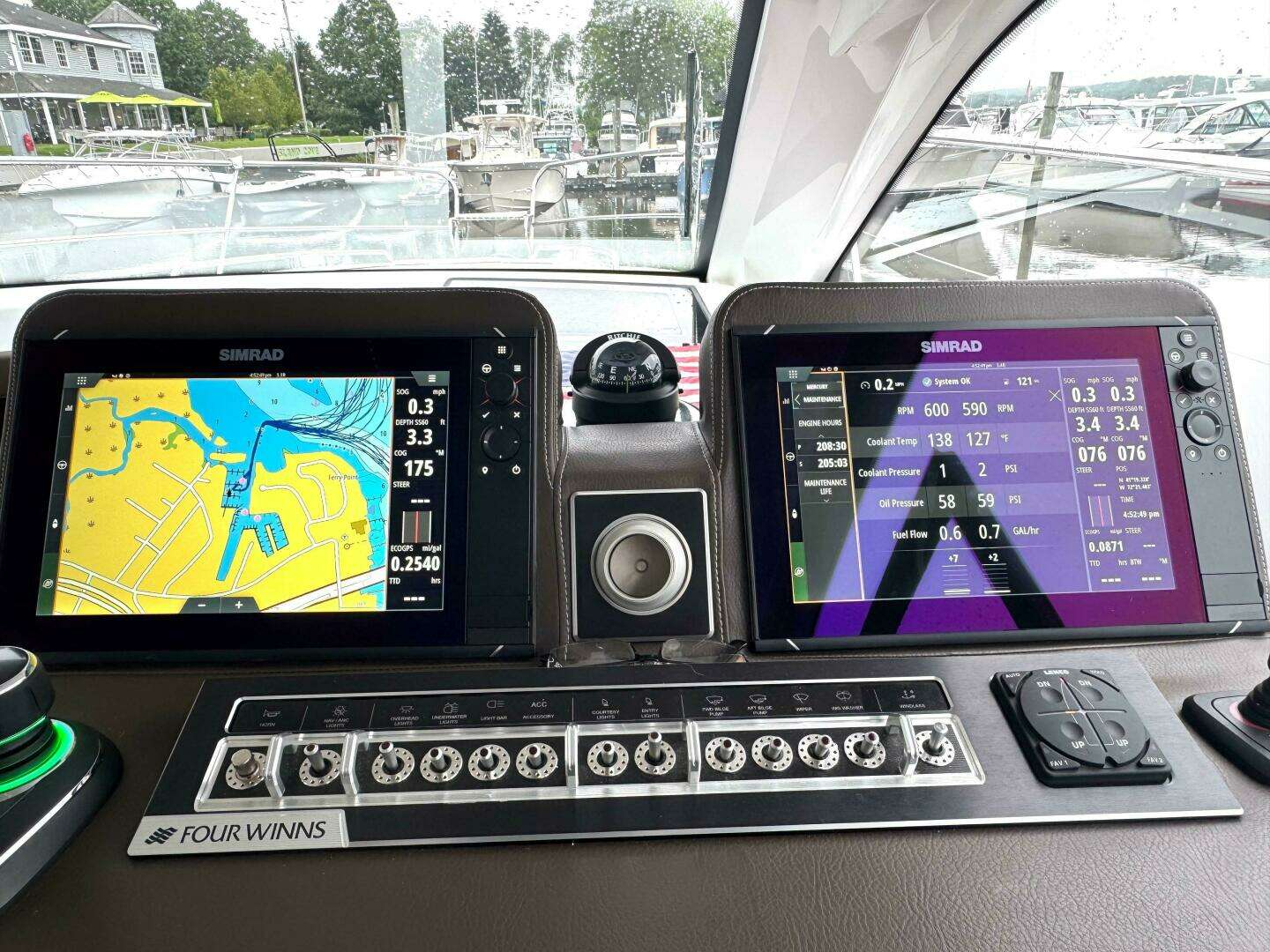 2020 Four Winns Vista 355 Coupe OB - Image 25