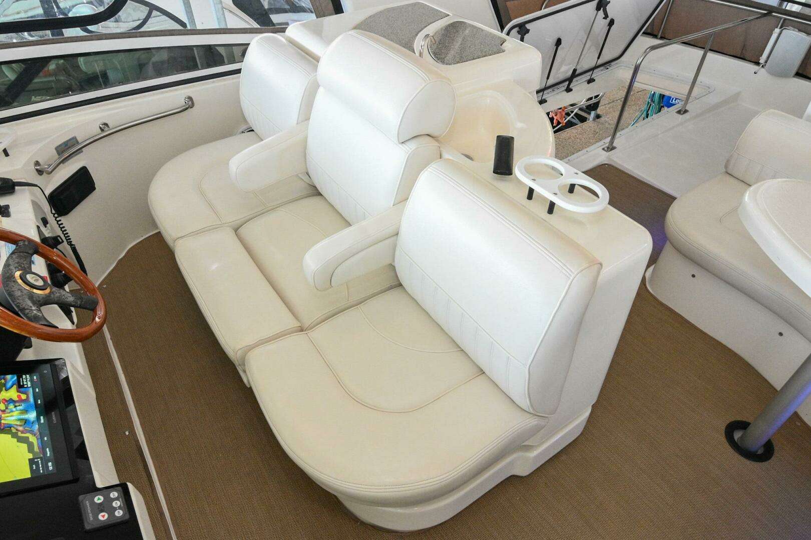 2002 Cruisers Yachts 5000 Sedan Sport - Image 106