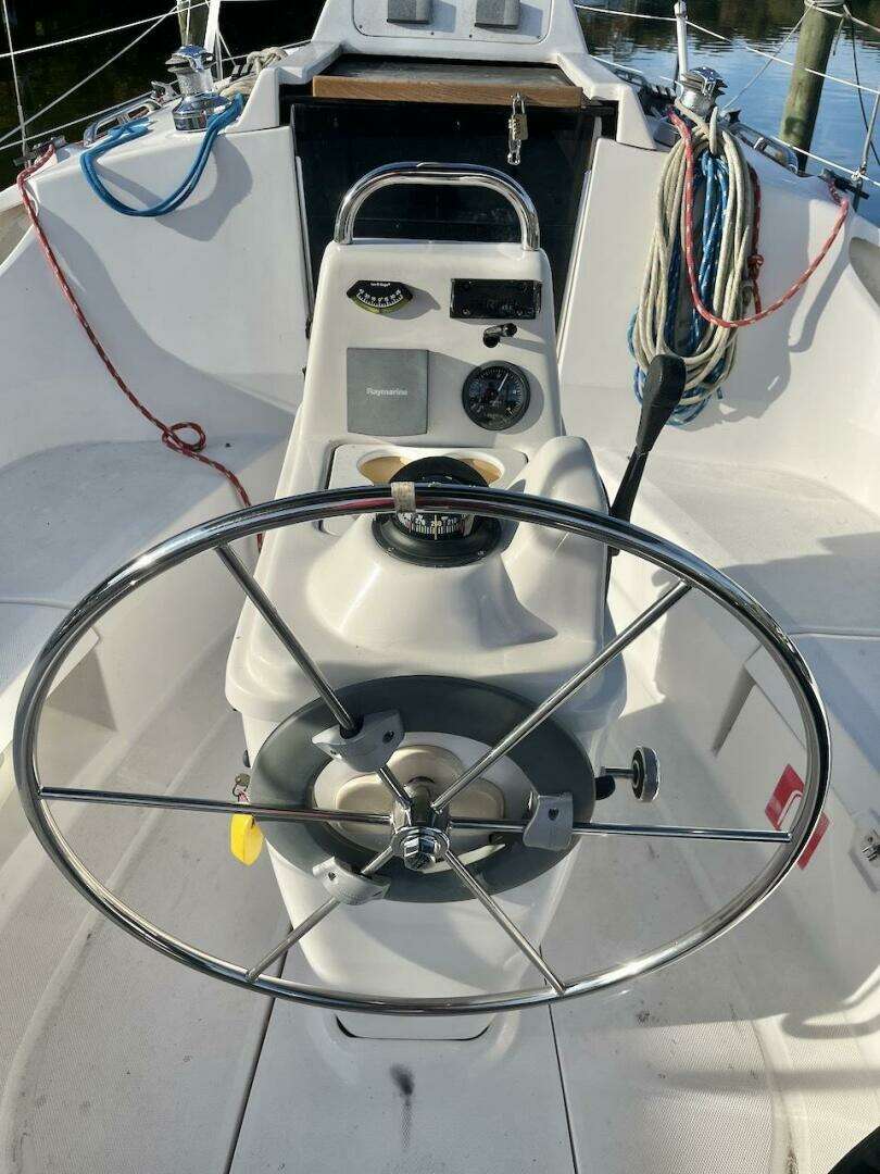 2002 Hunter 326 - Image 4