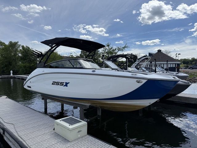 2026 Yamaha Boats 255XE