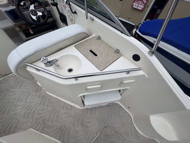 2005 Rinker Fiesta Vee 270 - 7