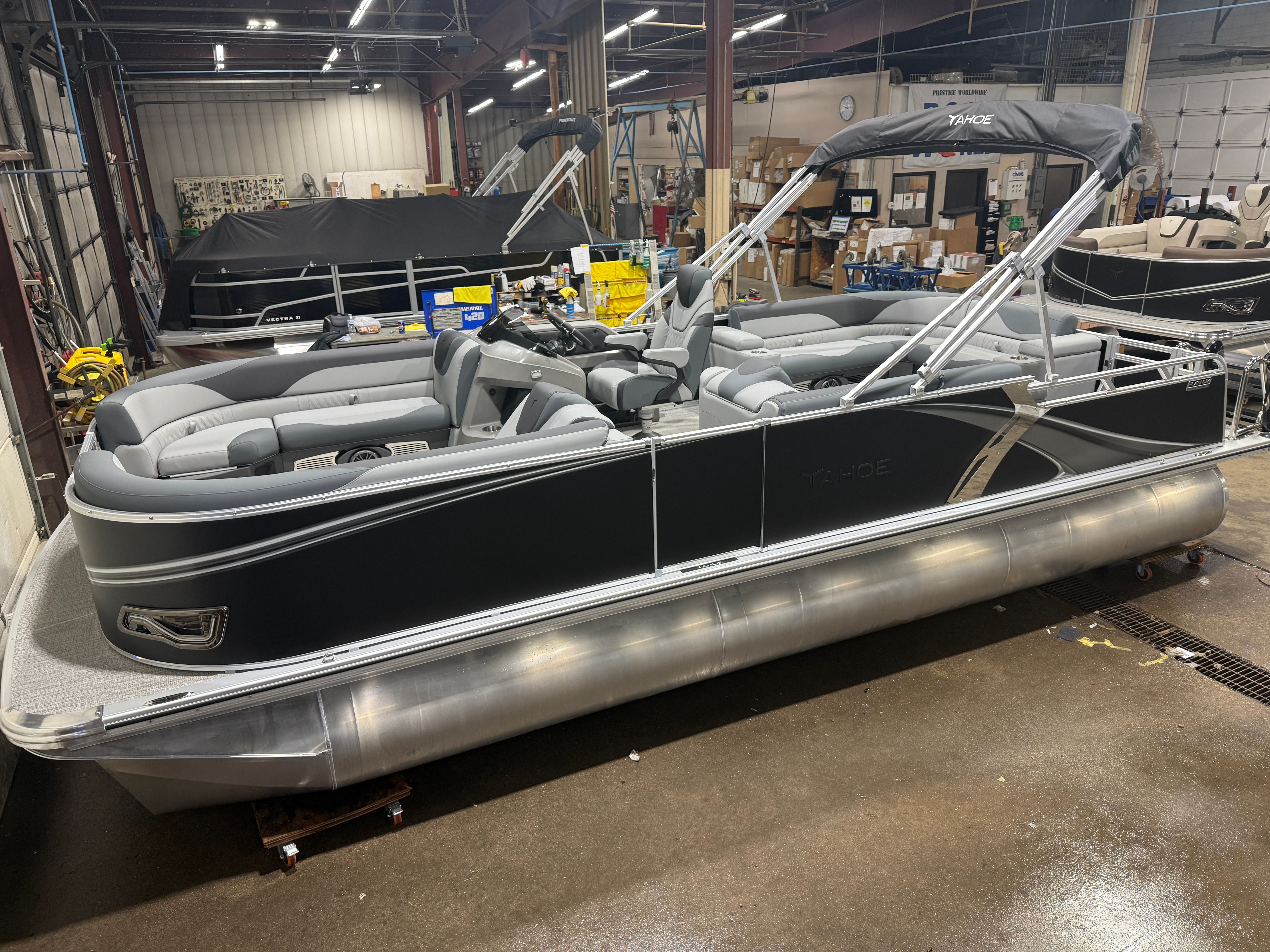 2026 Tahoe LTZ 2385 Elite Cruise & Honda 4-Stroke EFI