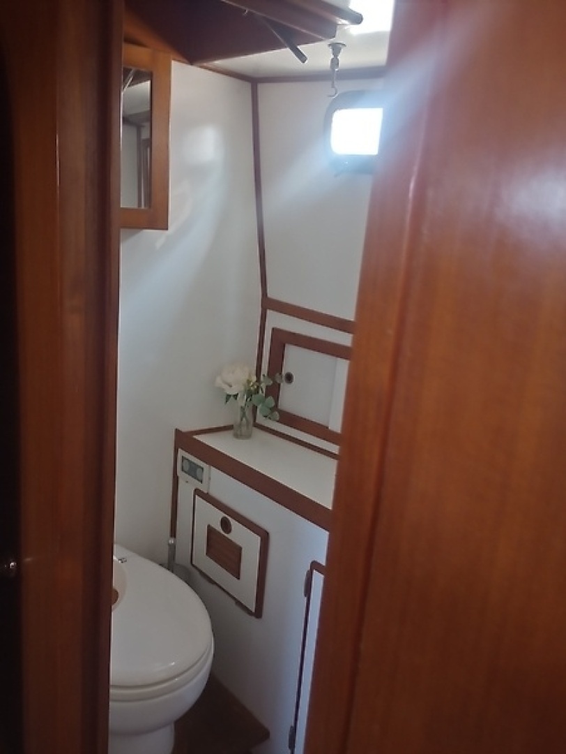 1981 Marine Trading 44 Double Cabin - Image 32