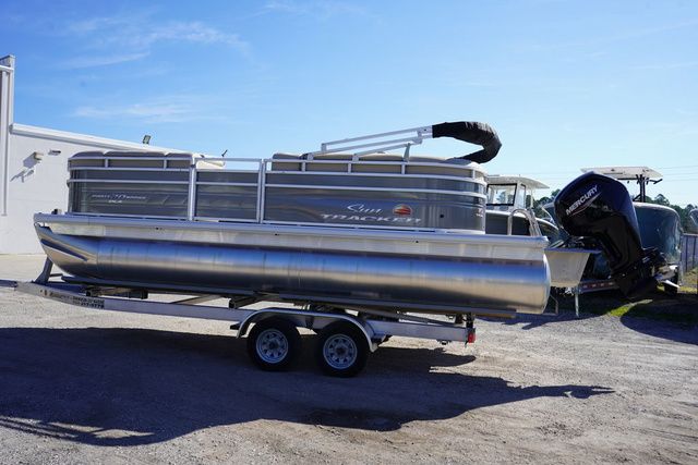 2025 Sun Tracker 20 Party Barge - 4