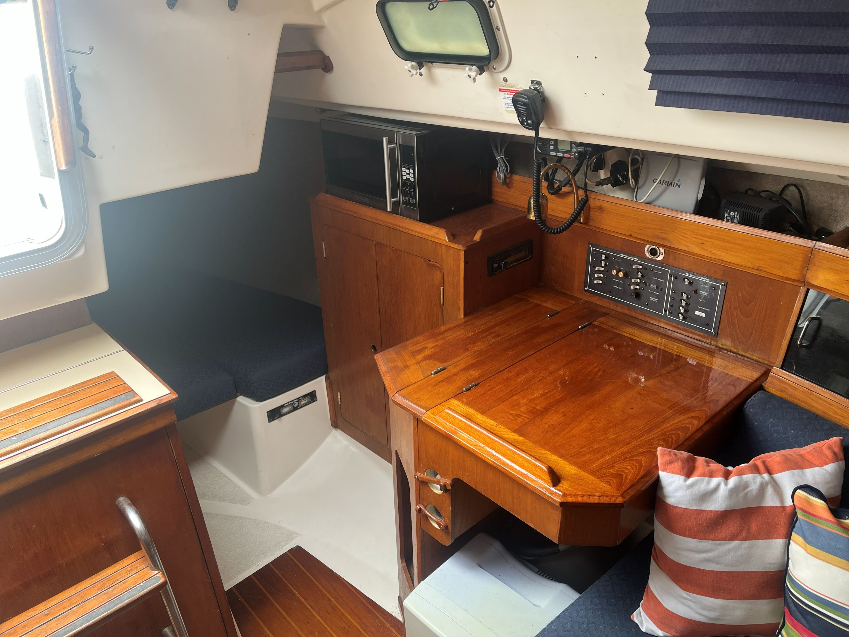 1987 Hunter 31 - 16