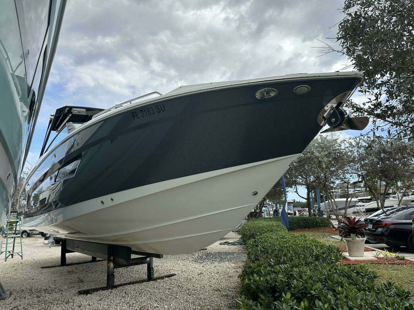 2019 Cruisers Yachts 338 Outboard - Image 4