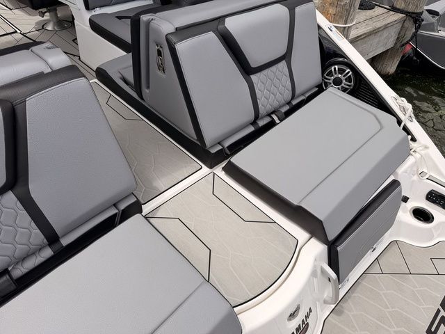 2026 Yamaha Boats 255XE - 31