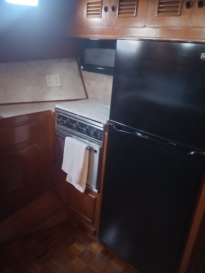 1981 Marine Trading 44 Double Cabin - Image 29