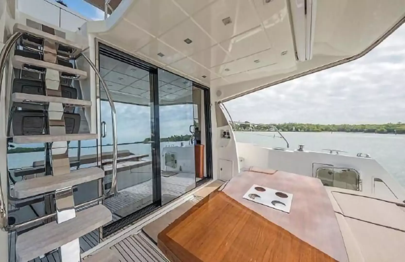 2015 Prestige 550 - Image 10