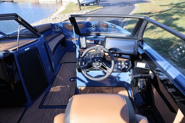2026 Yamaha Boats 222 XD BOTH COLORS AVAILABLE - 13