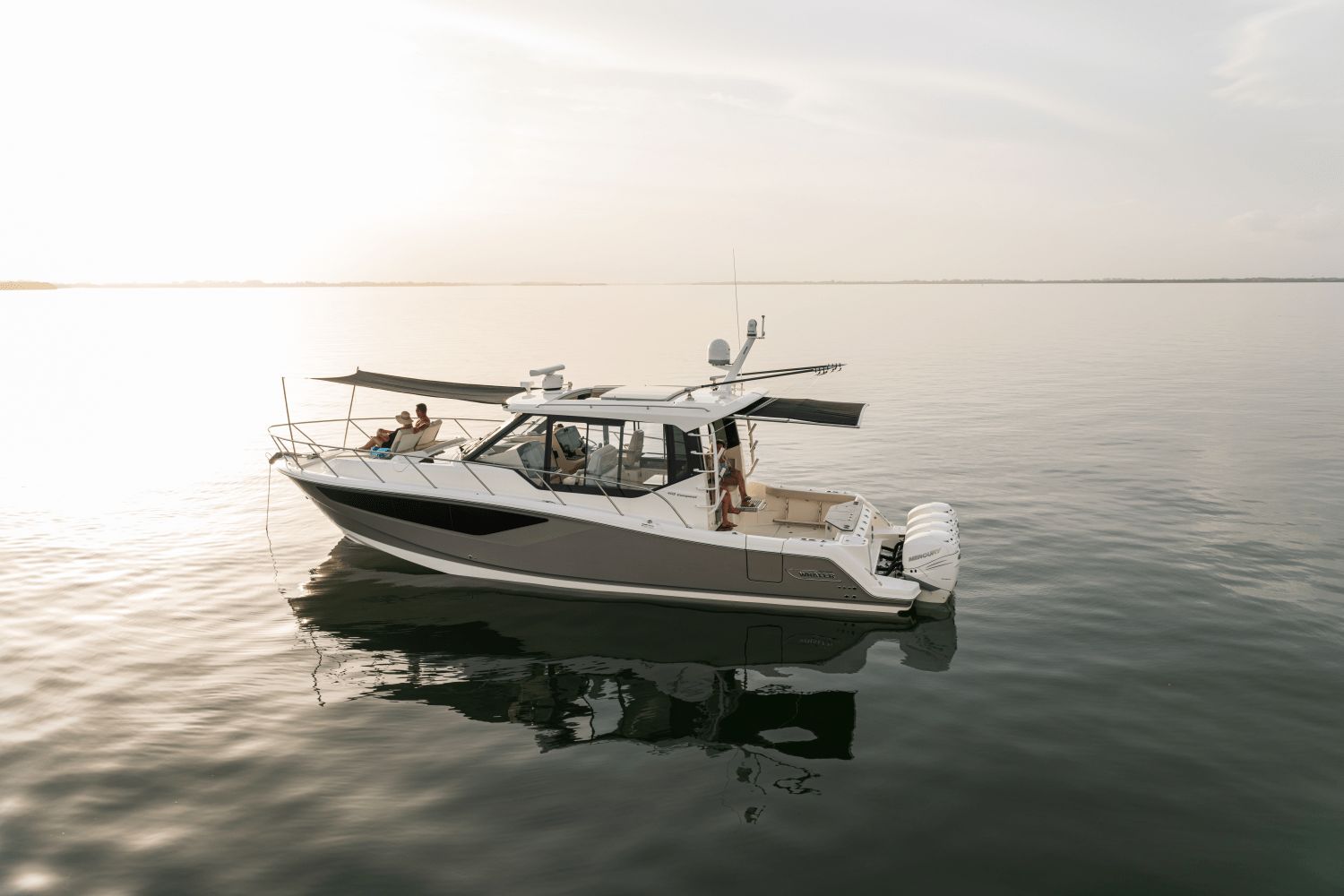 2025 Boston Whaler 405 Conquest - 19