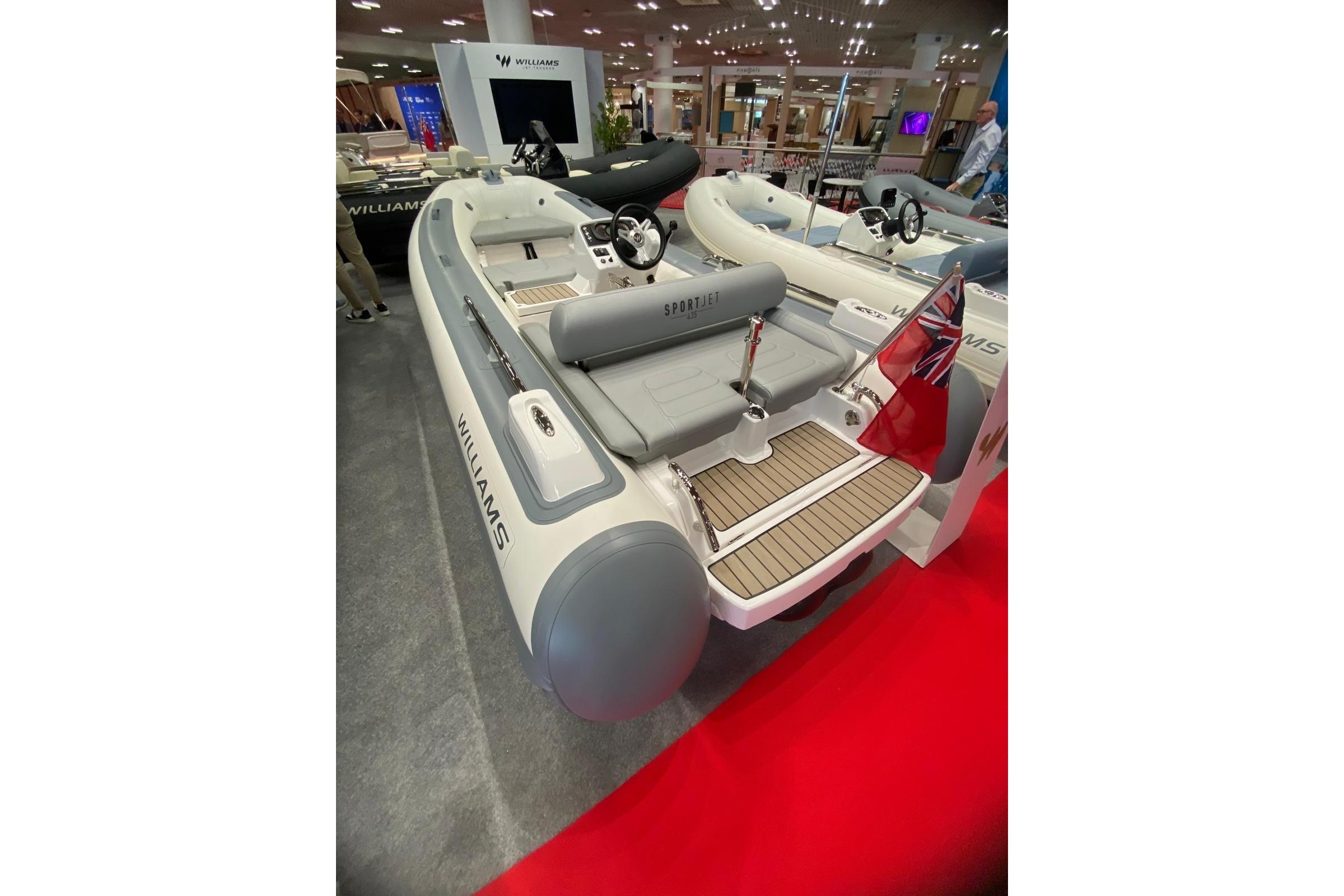 2025 Williams Jet Tenders Sportjet 435 on display, featuring sleek design and modern amenities.