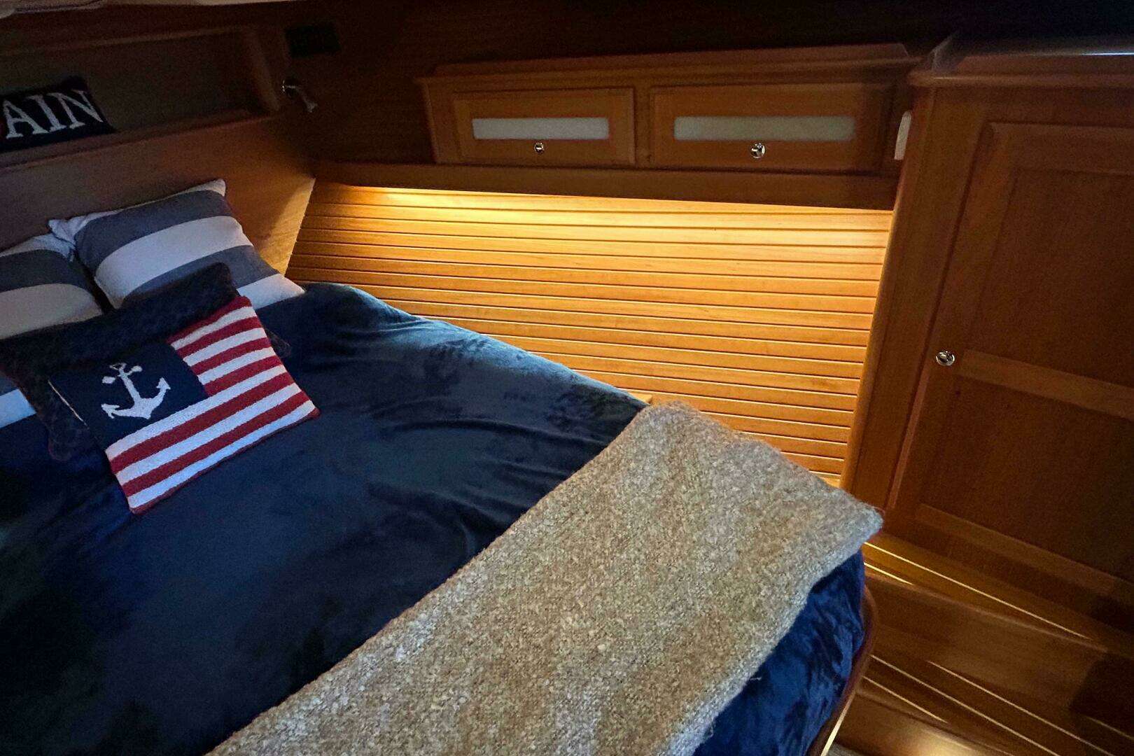 2022 Sabre 45 Salon Express - Image 39