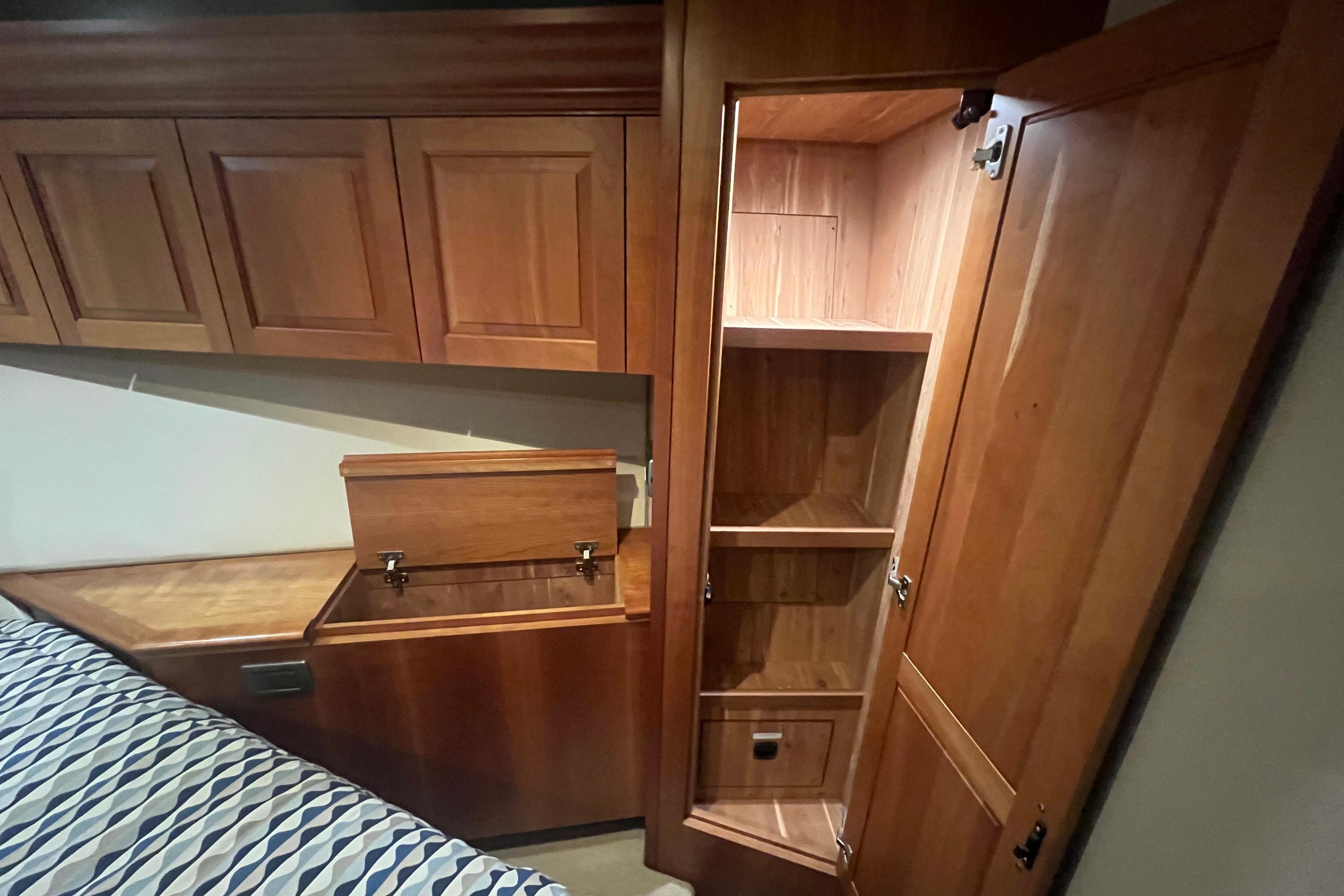 2013 Hatteras GT63 - 68