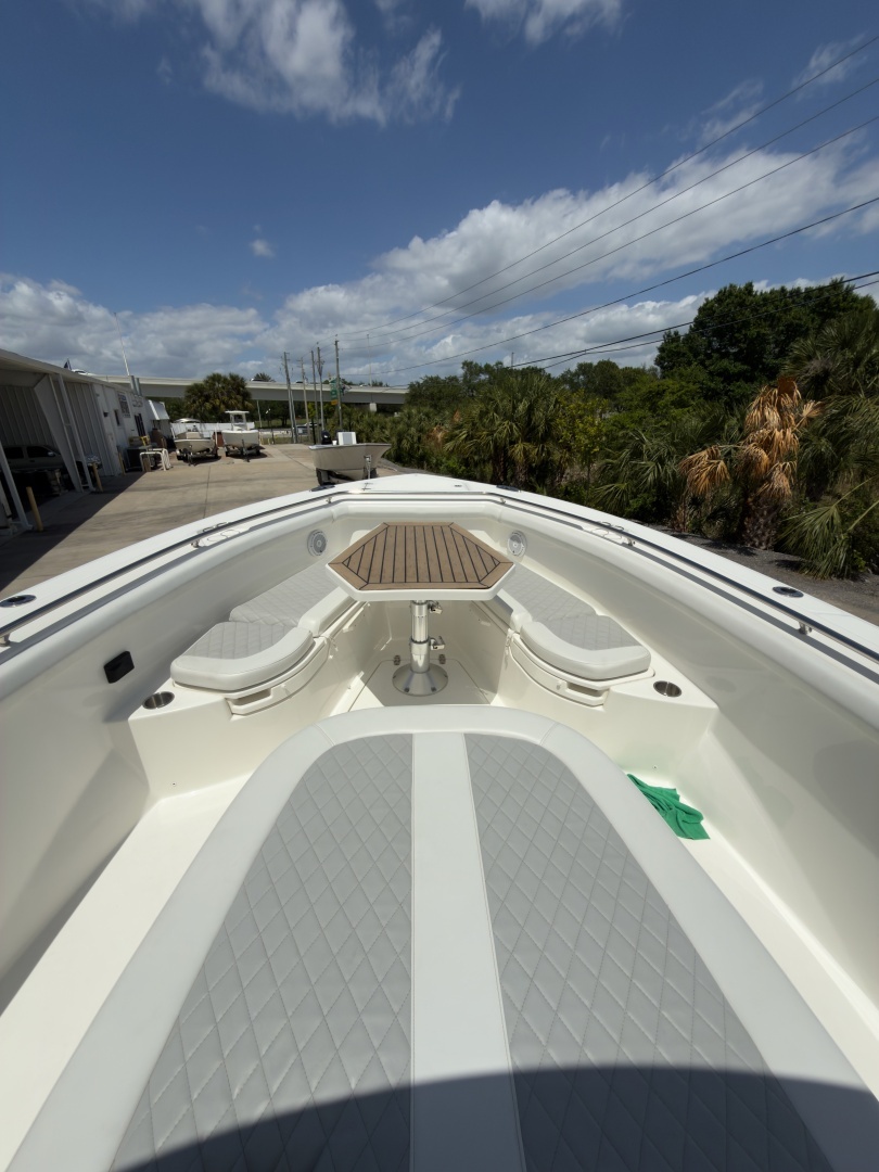 2016 Boston Whaler 350 Outrage - Image 25