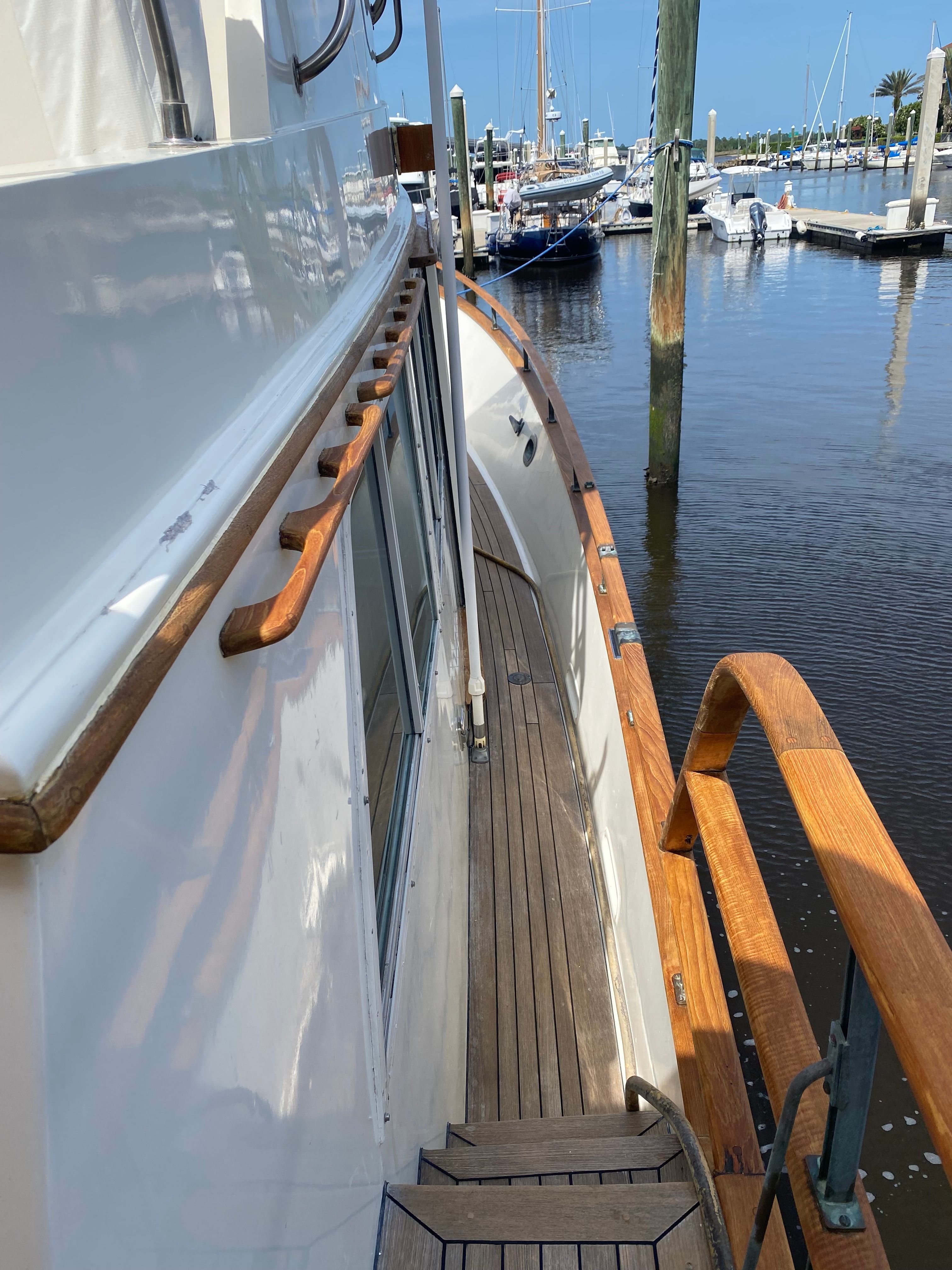 1983 Island Gypsy 44 Flush Deck - 27