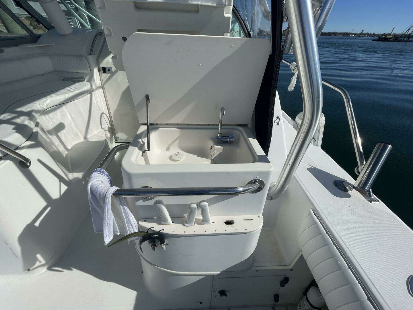 2001 Boston Whaler 285 Conquest - Image 9