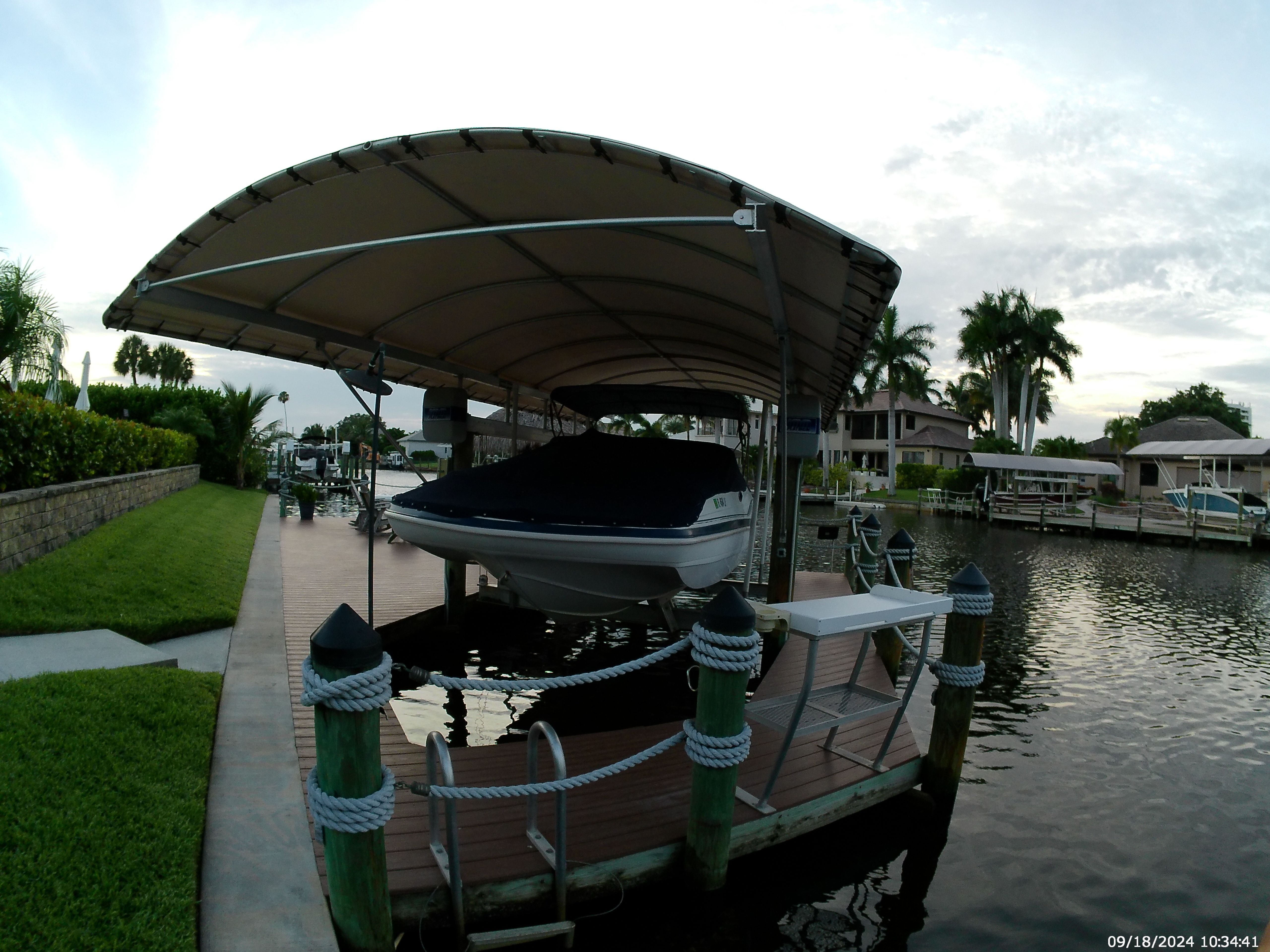 2000 Godfrey / Hurricane Sundeck 237 I/O - 16