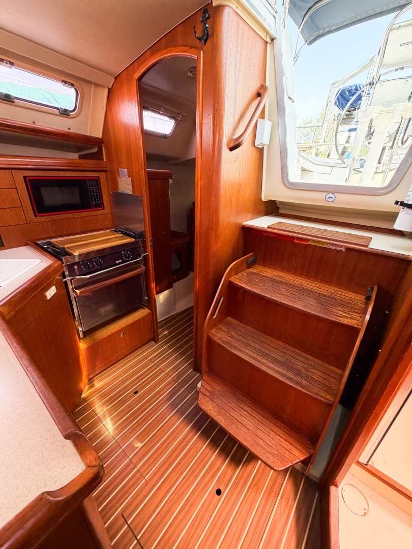 2005 Hunter 36 - Image 35