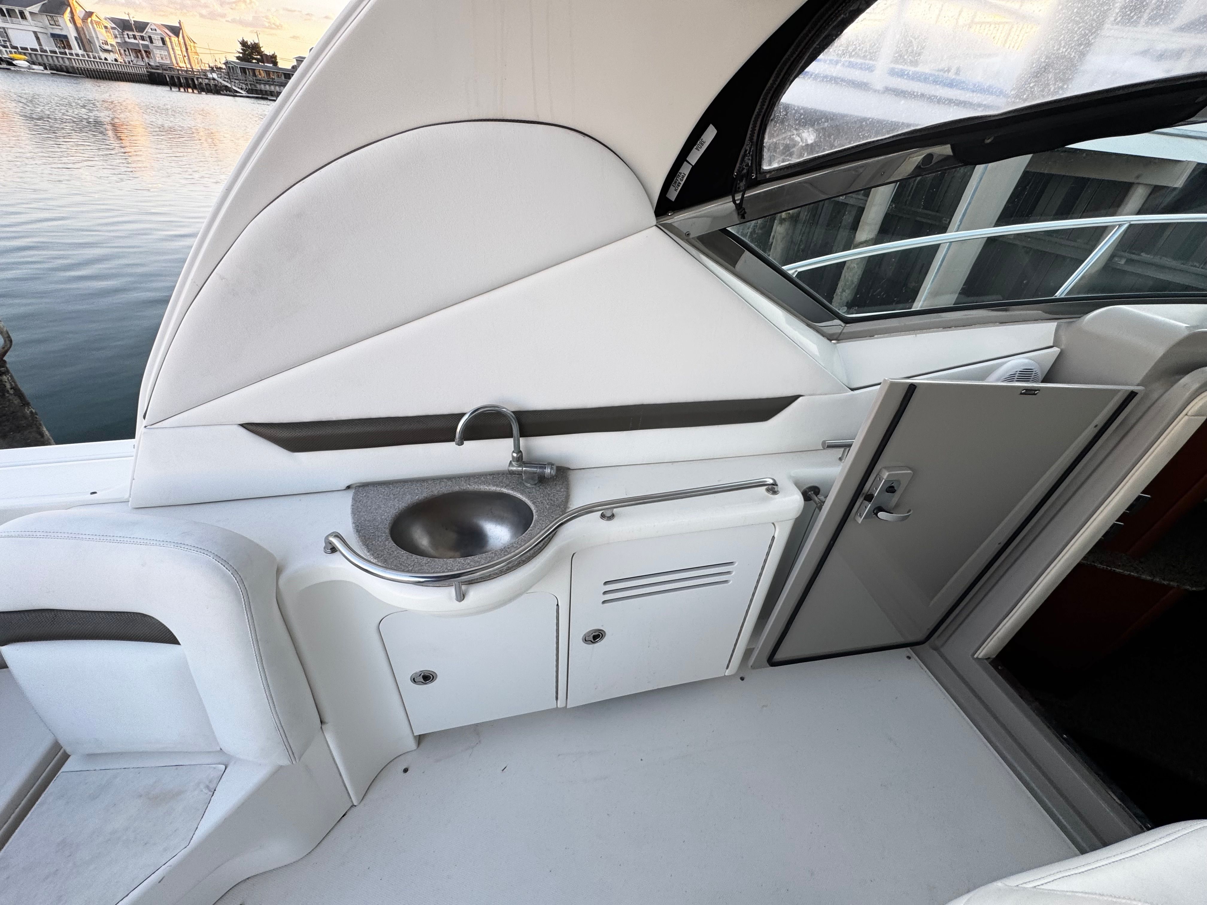 2007 Sea Ray 38 Sundancer - 12