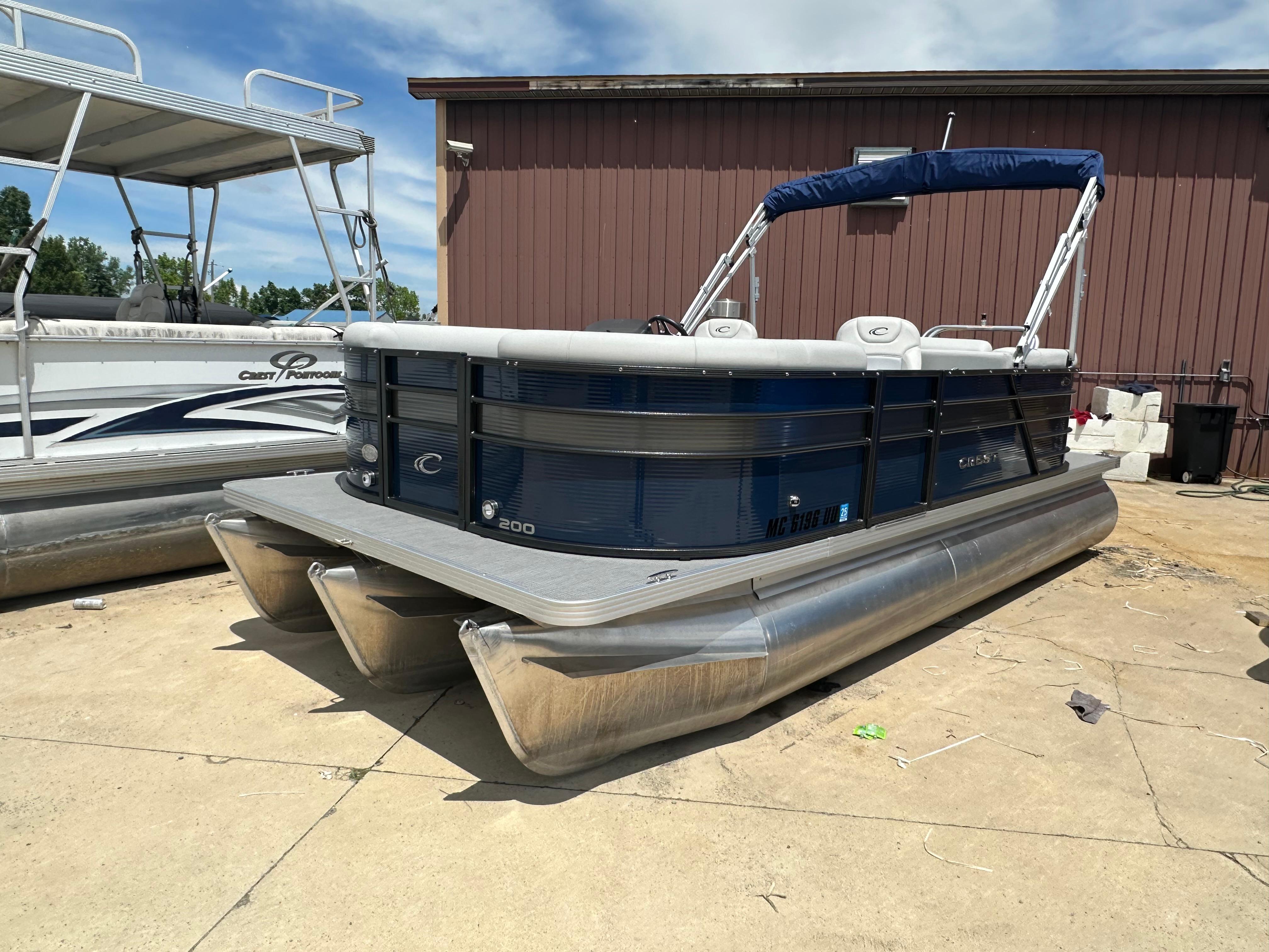 2022 Crest Classic LX 200 SLC