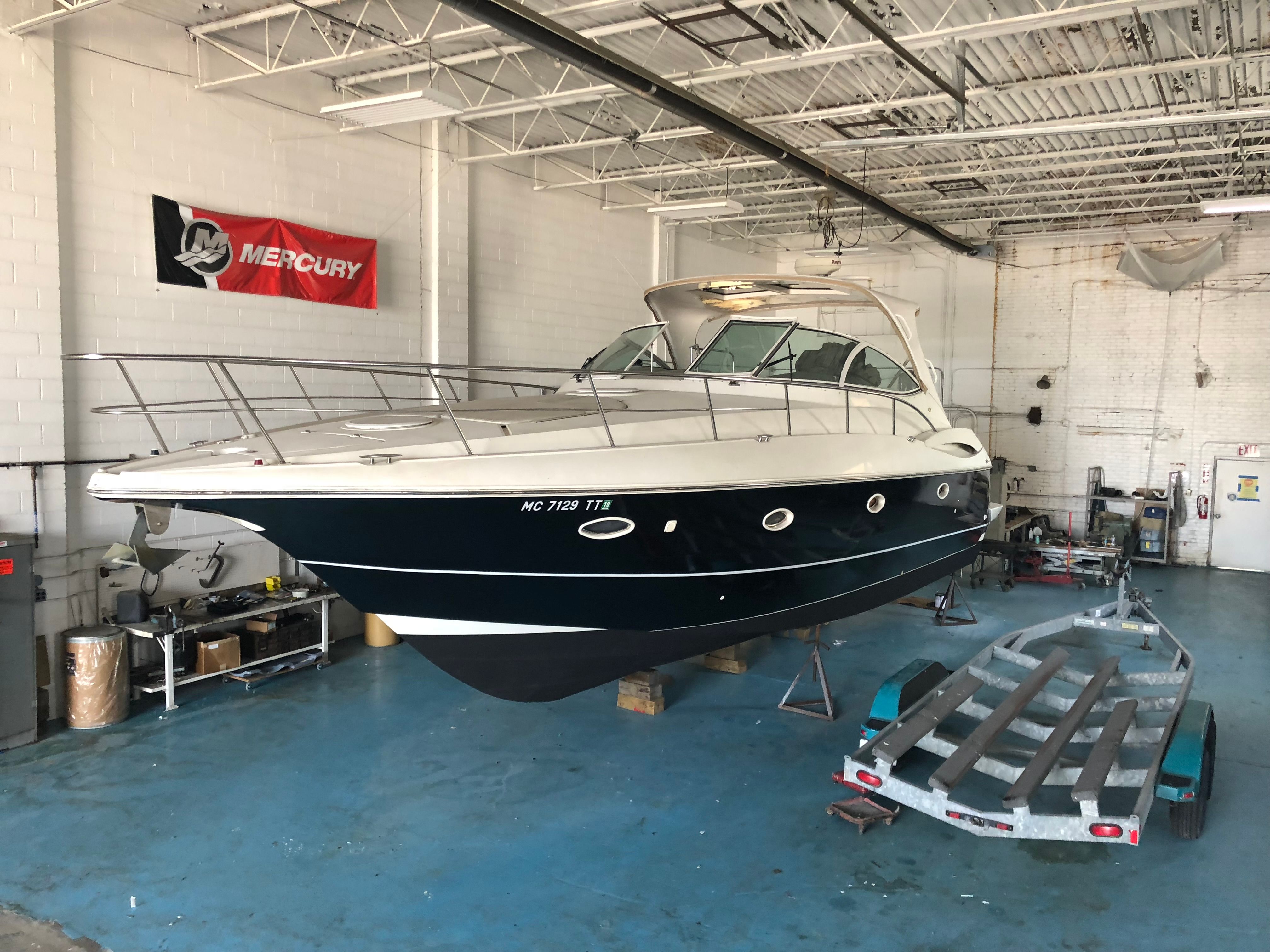 2004 Cruisers Yachts 3970