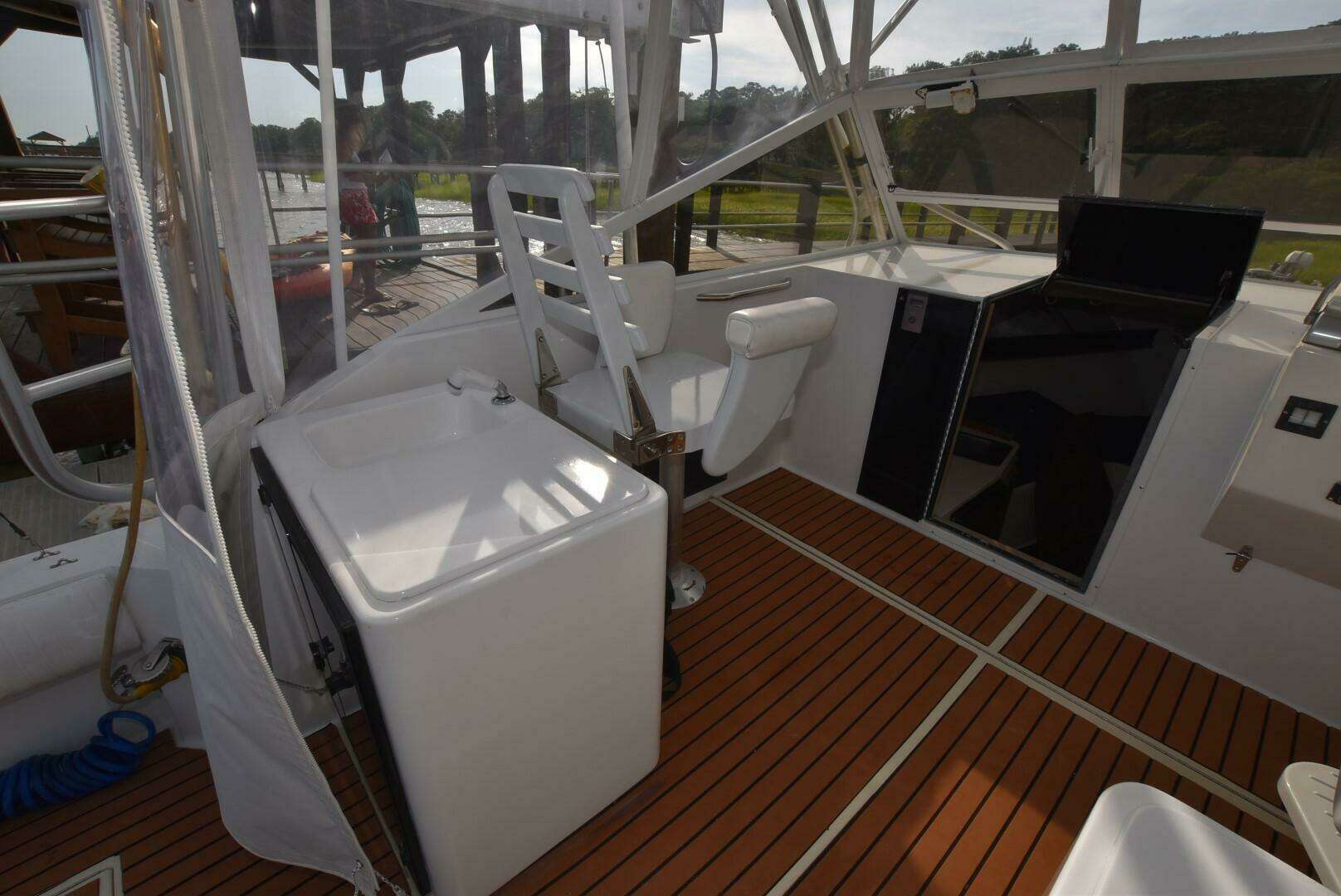 2001 Carolina Classic 28 Express Fisherman - Image 7