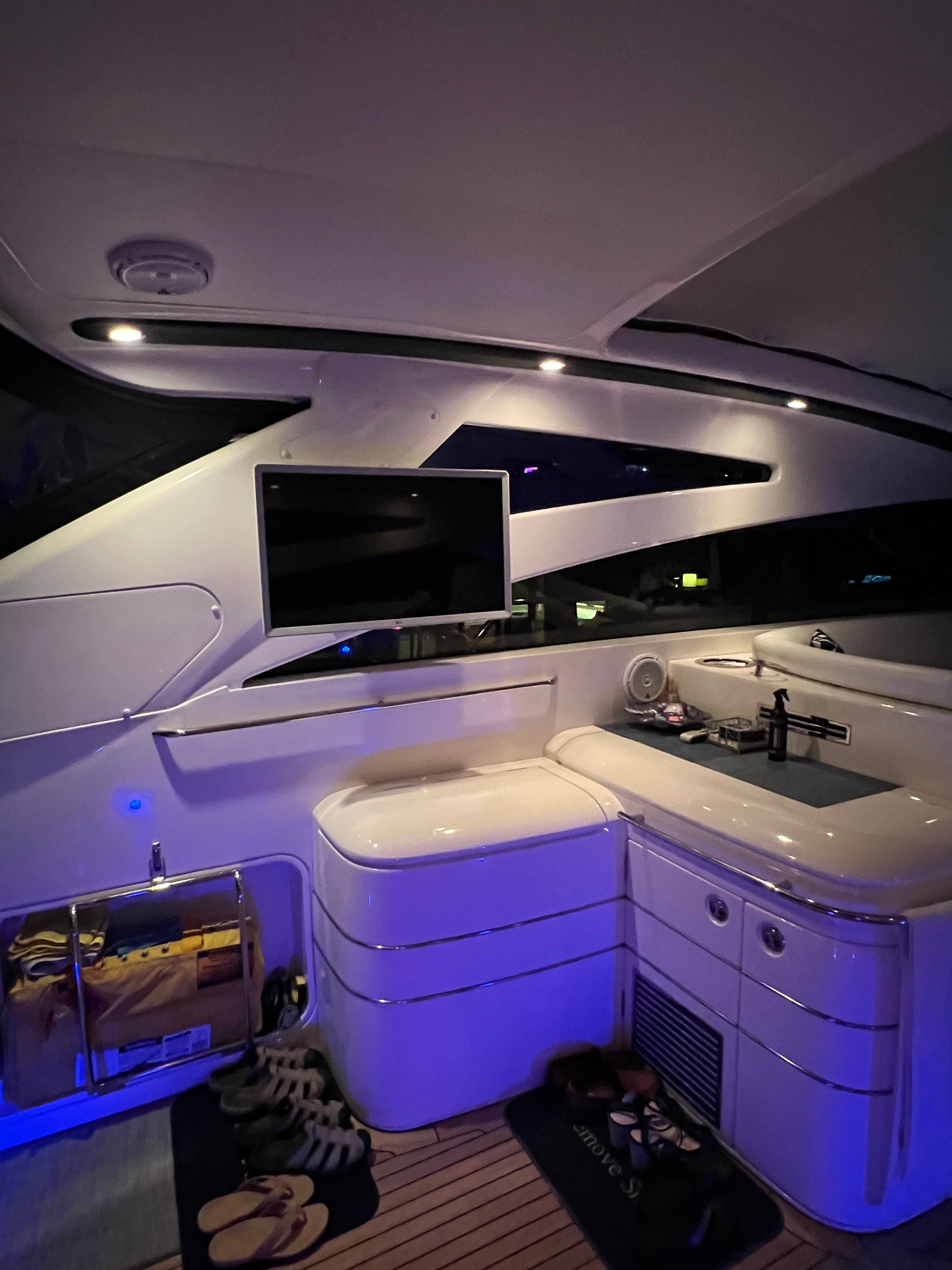 2004 Viking Princess V58 - 54