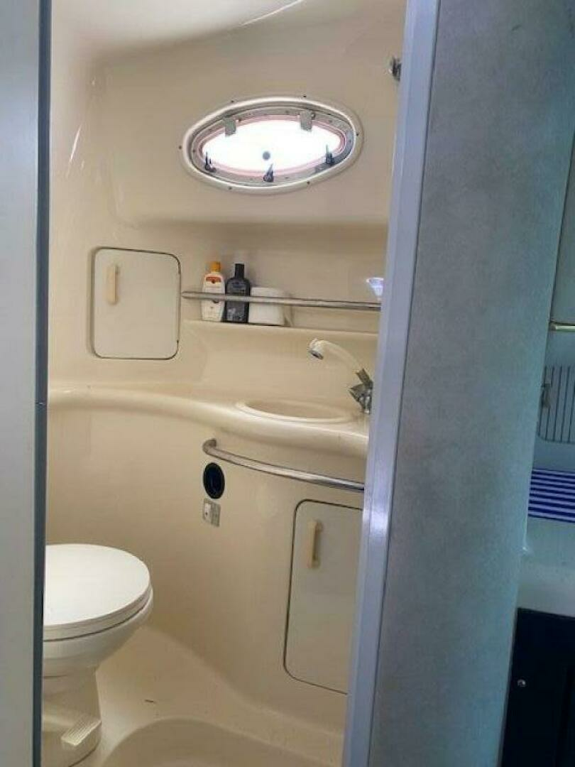 1997 Sea Ray 330 Sundancer - Image 18