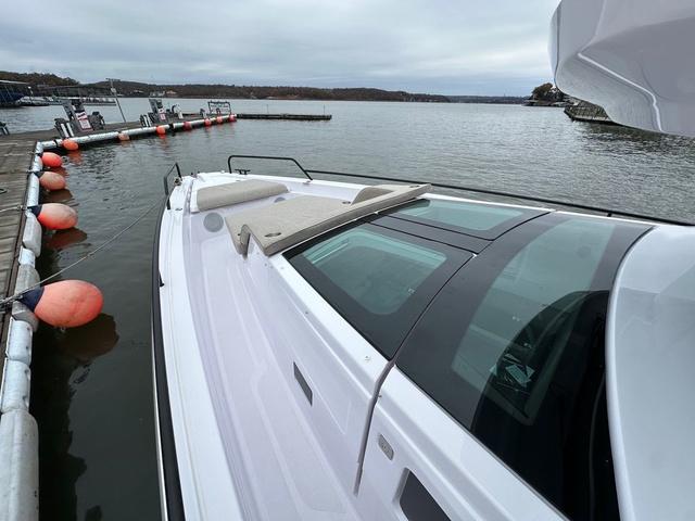 2024 Axopar 45 XC Cross Cabin - 5