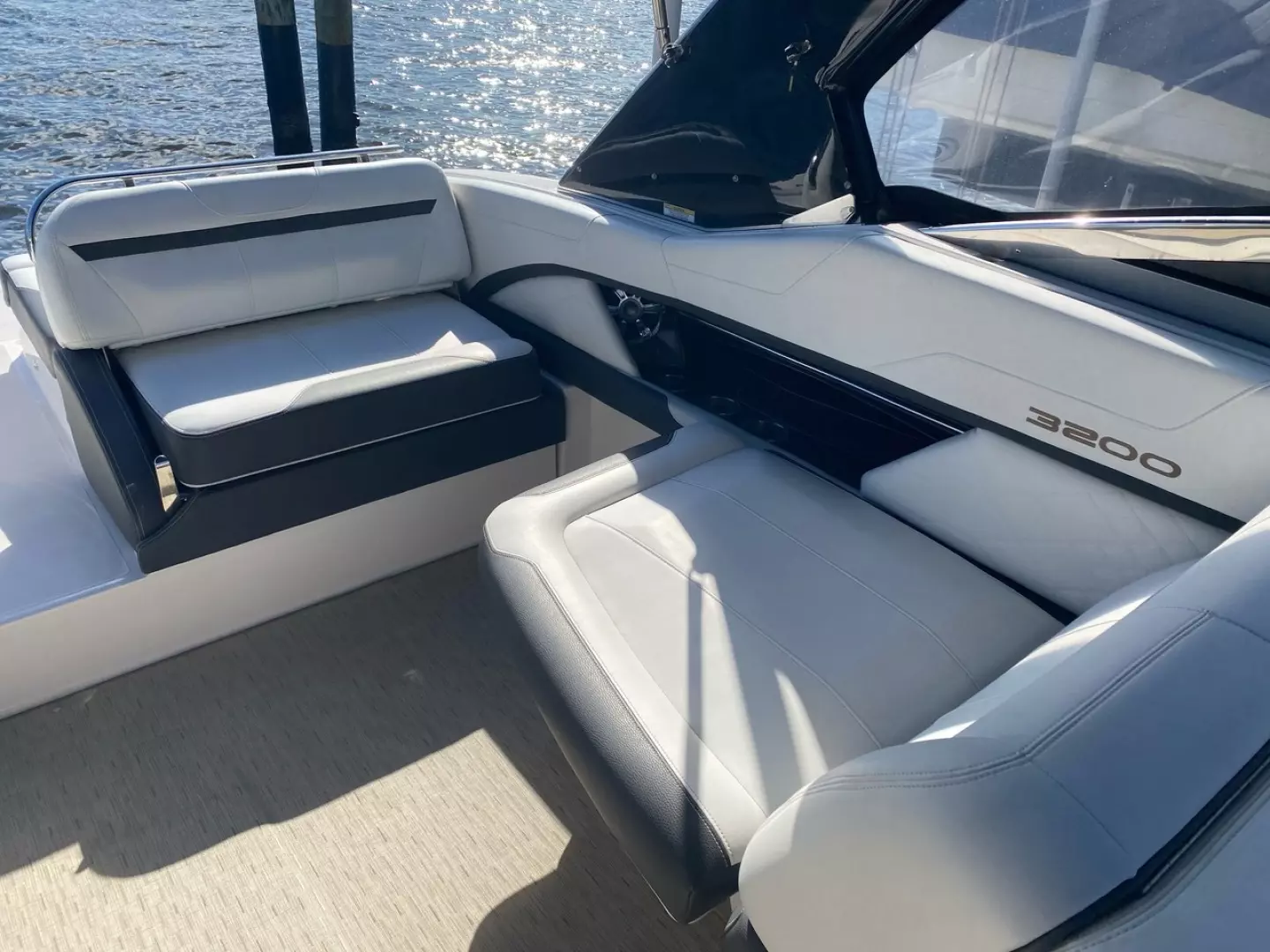 2016 Regal 3200 Bowrider - Image 11