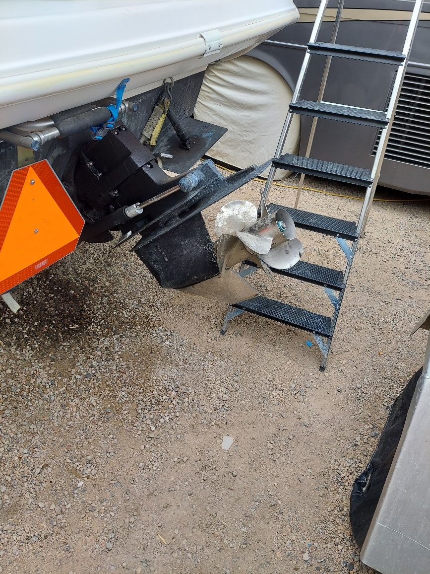 Rear of 1997 Donzi 275LXC boat with ladder.