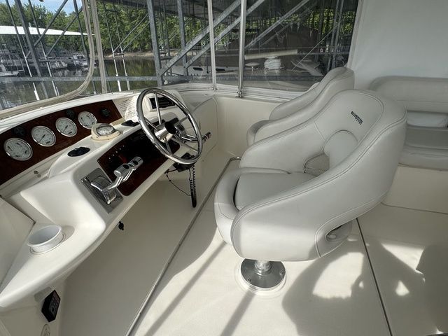 2005 Silverton 34 Convertible - 23