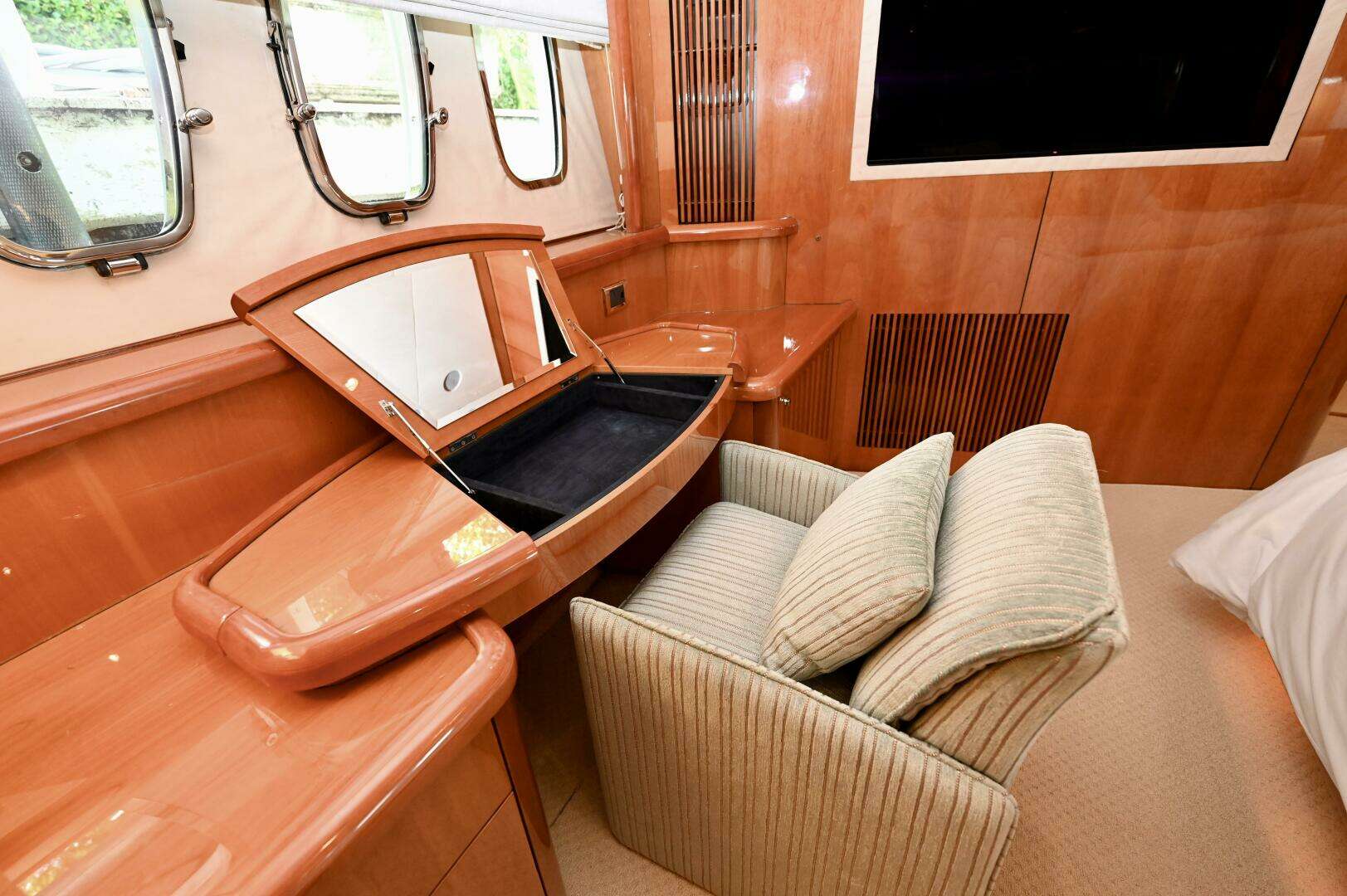 2005 Sunseeker Yacht - Image 48