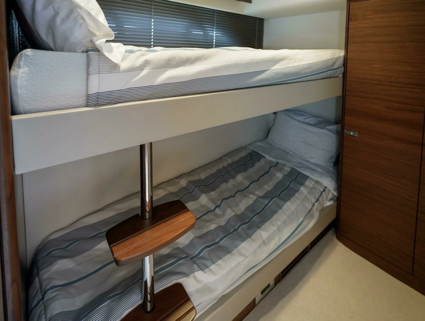 2021 Princess F50 - Image 35