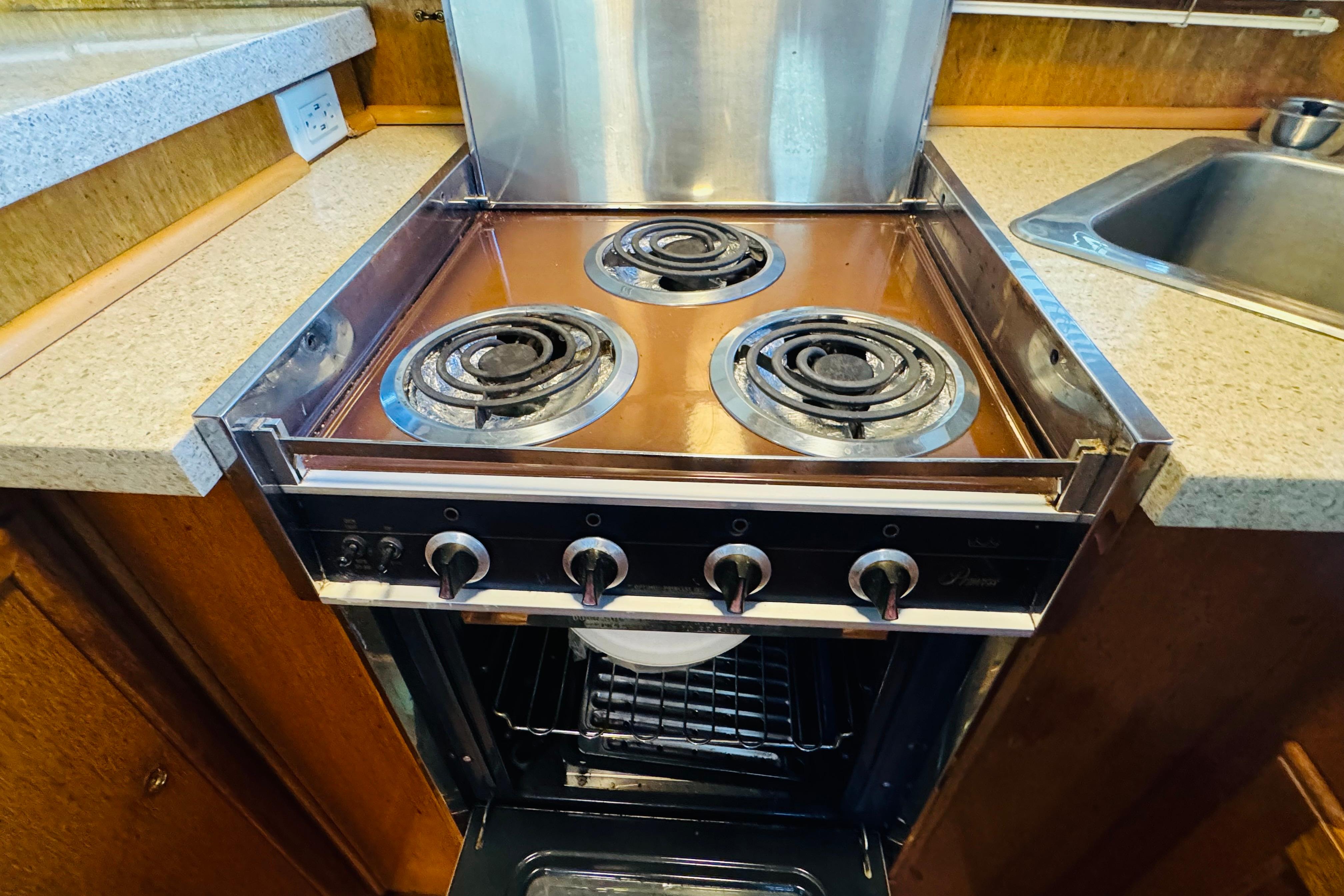 1978 Californian 42 LRC kitchen with electric stove and oven, featuring four burners.