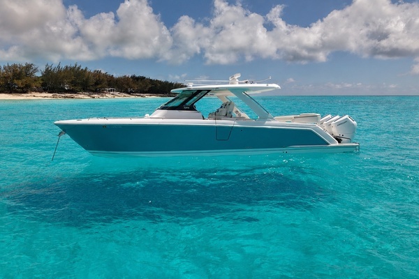 2025 Tiara Yachts 38LS