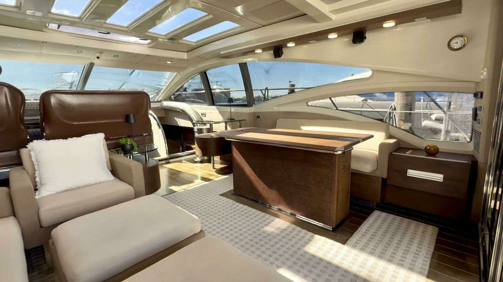 2011 Azimut 68S - Image 17