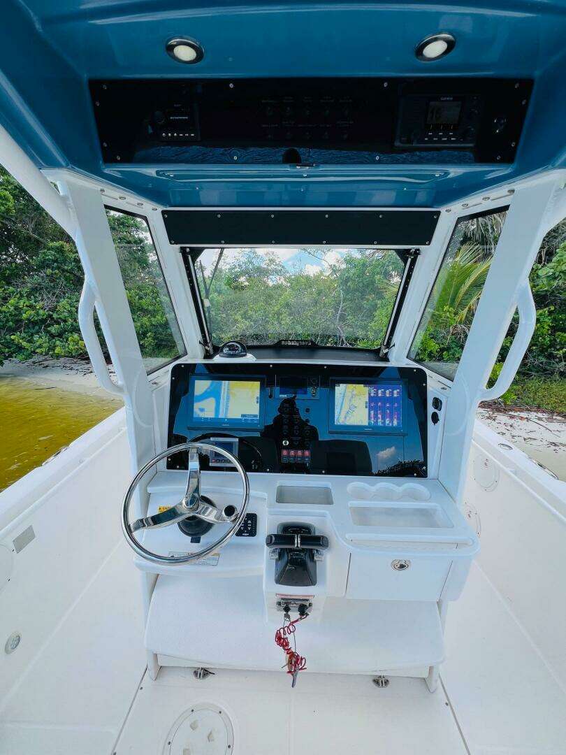 2012 Everglades 295 Center Console - Image 29