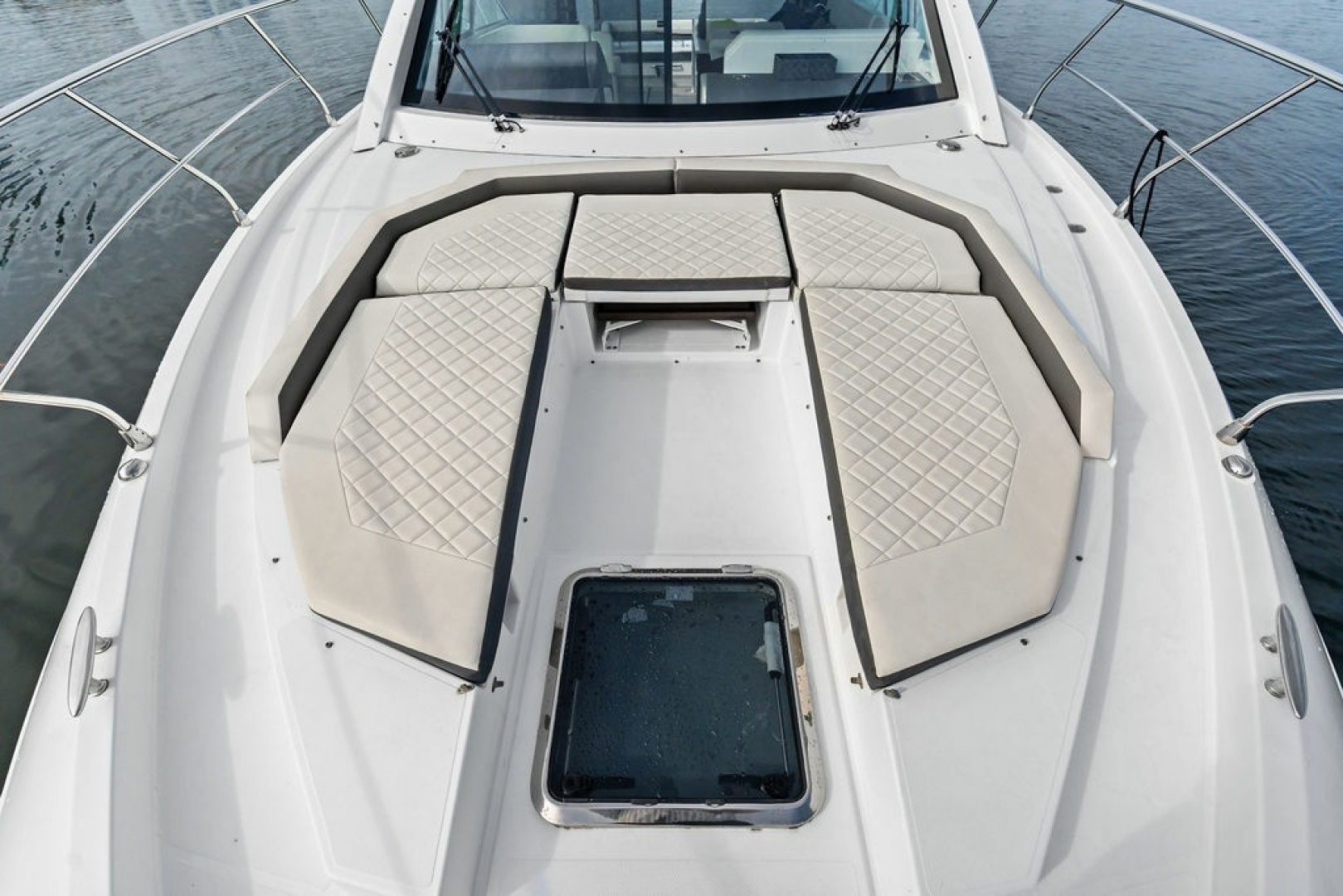 2022 Cruisers Yachts 46 CANTIUS - Image 9