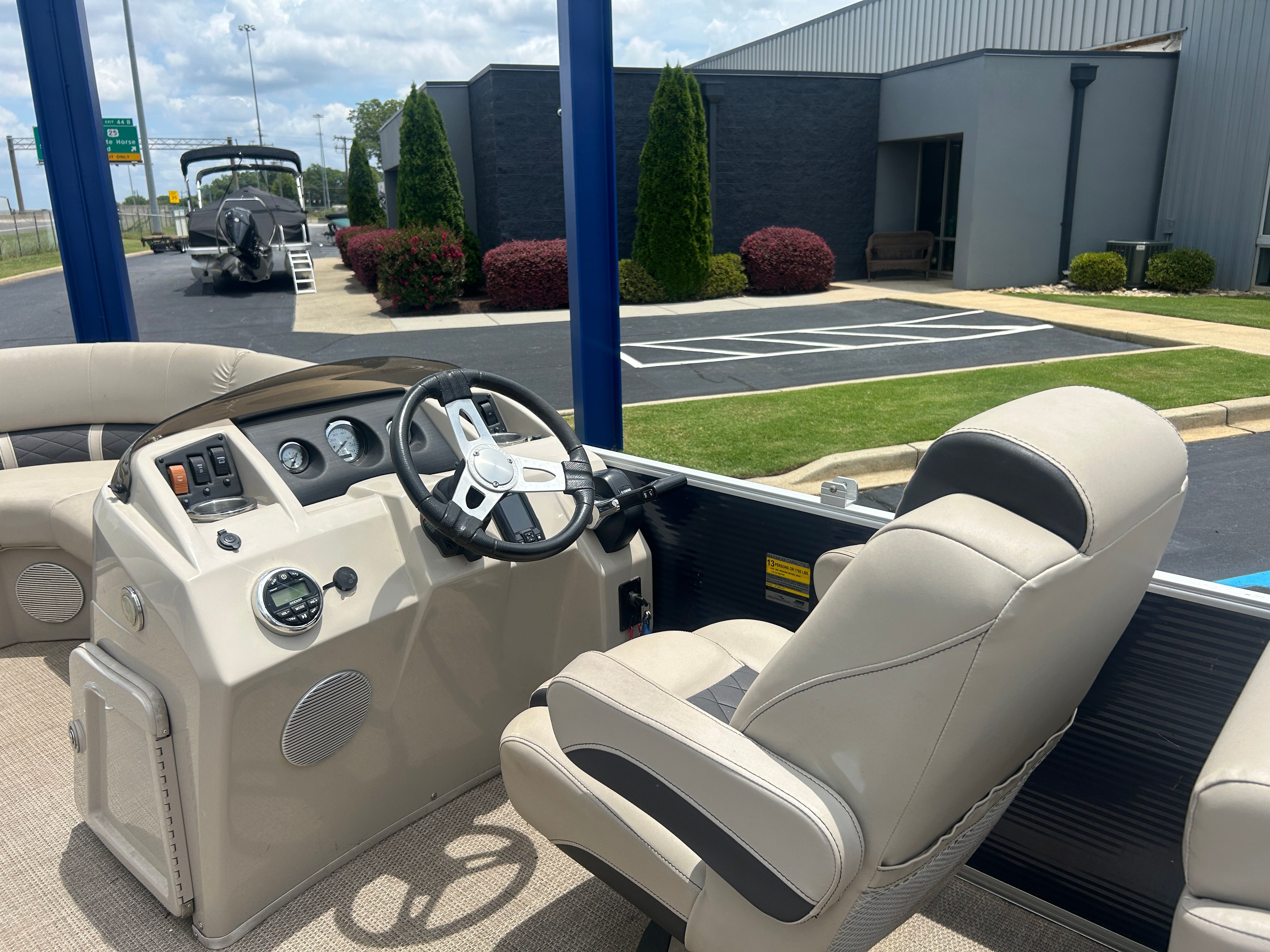 2019 Bennington SX22 Stern Radius - 13