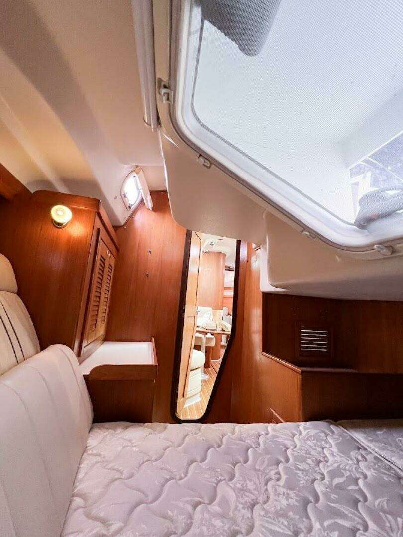 2007 Catalina 350 MK II - Image 34