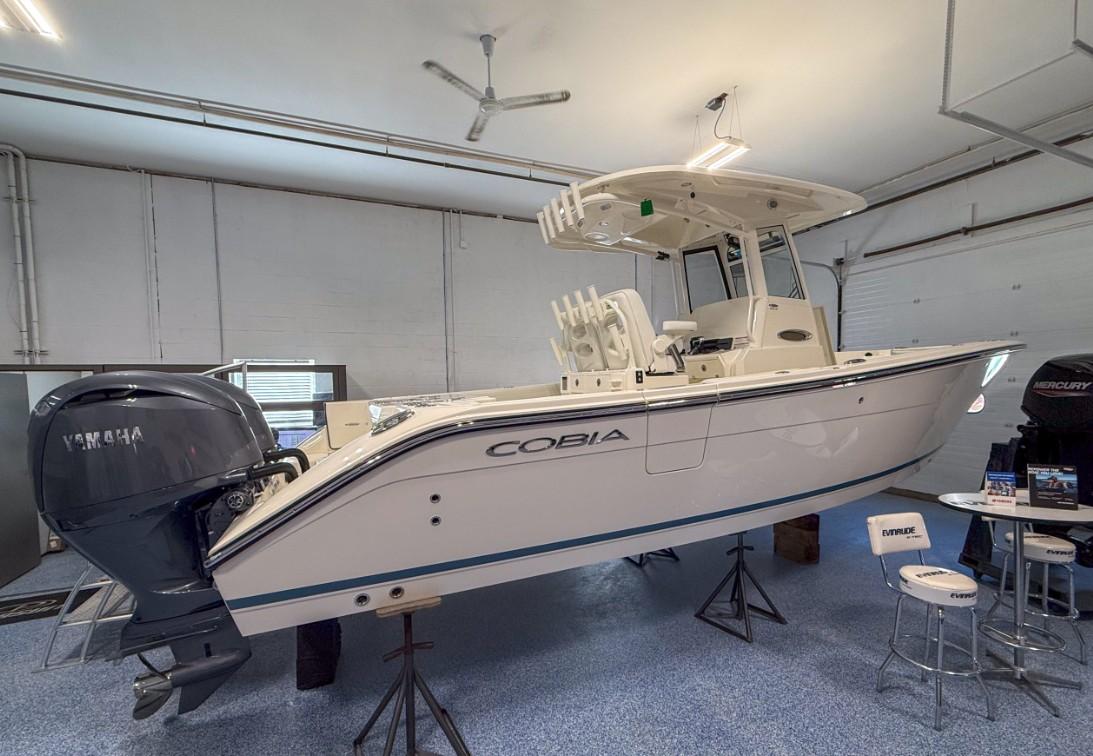 2025 Cobia 265 Open Center Console