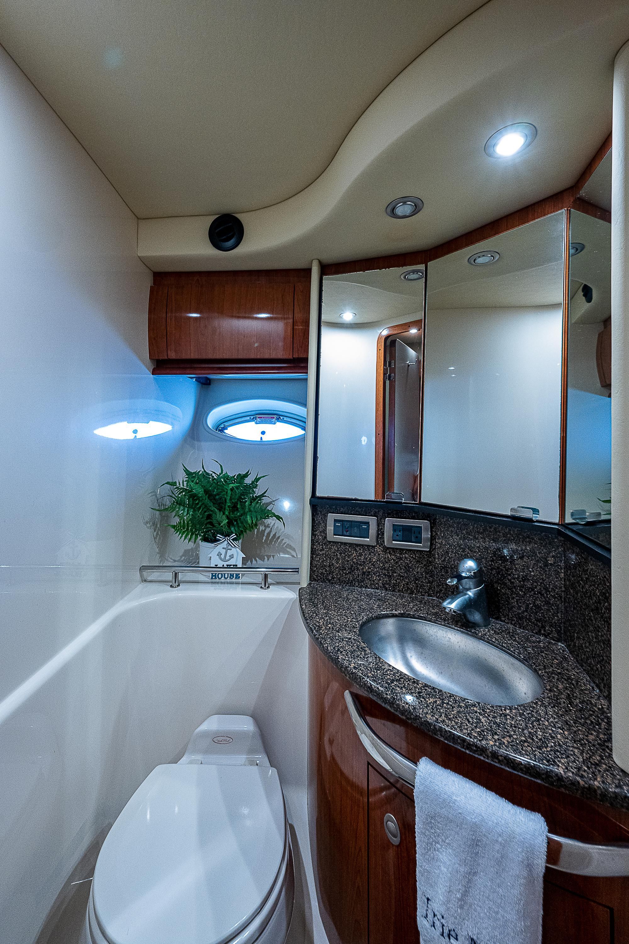 2006 Sea Ray 44 Sundancer - 10