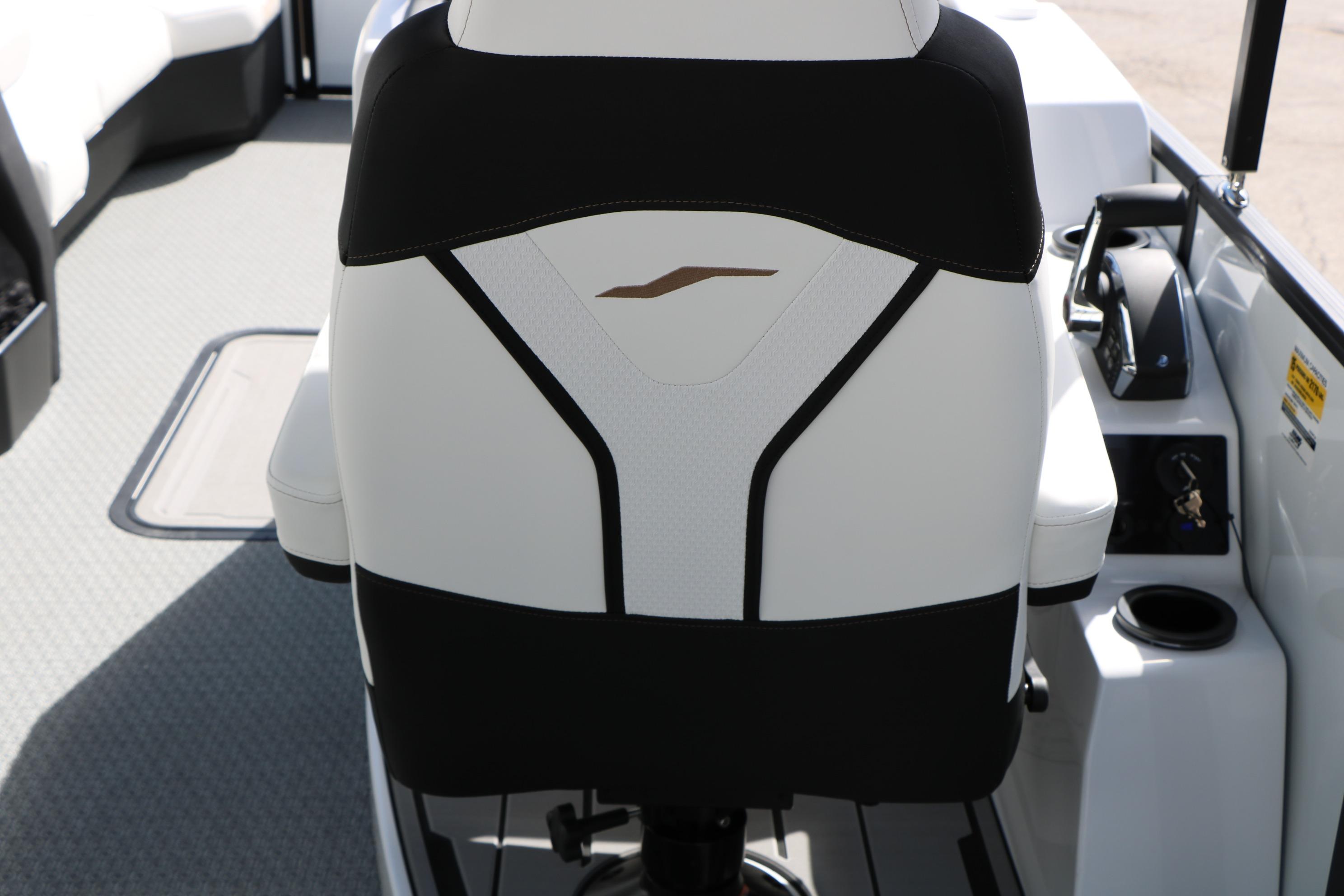 Captain's chair on 2026 Evotti 725 CS Tri-Toon boat, featuring sleek design and modern controls.