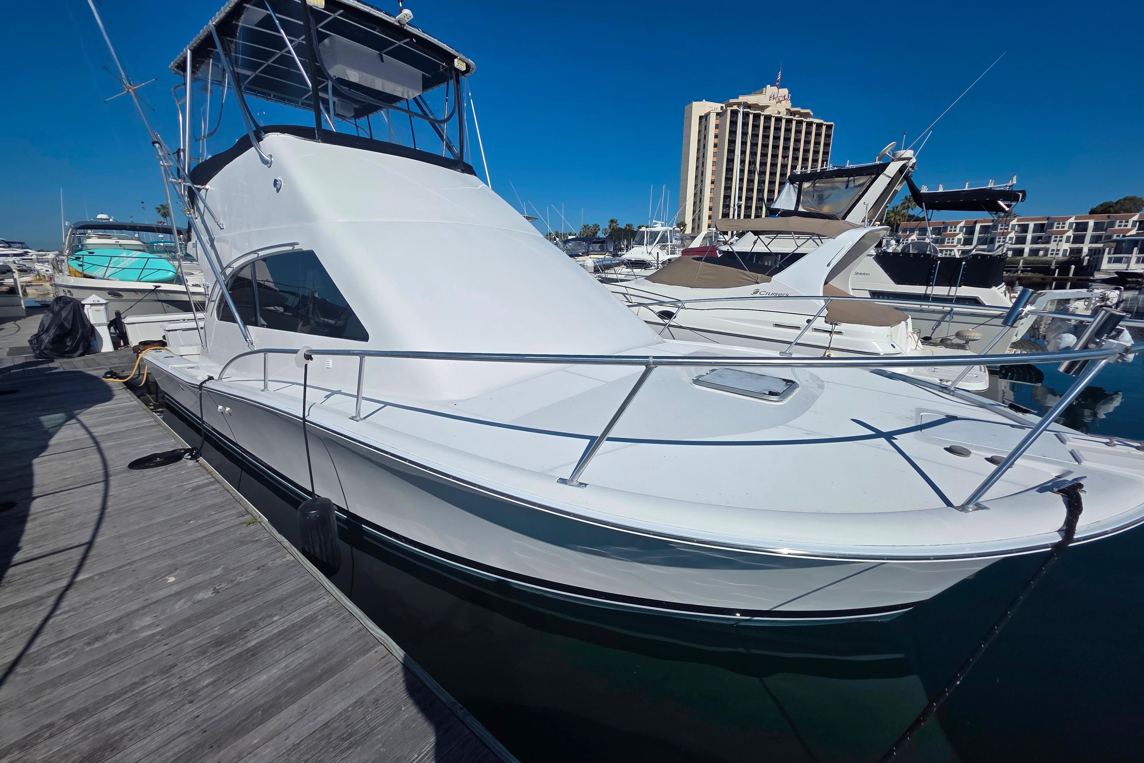 2002 Luhrs 34 Convertible