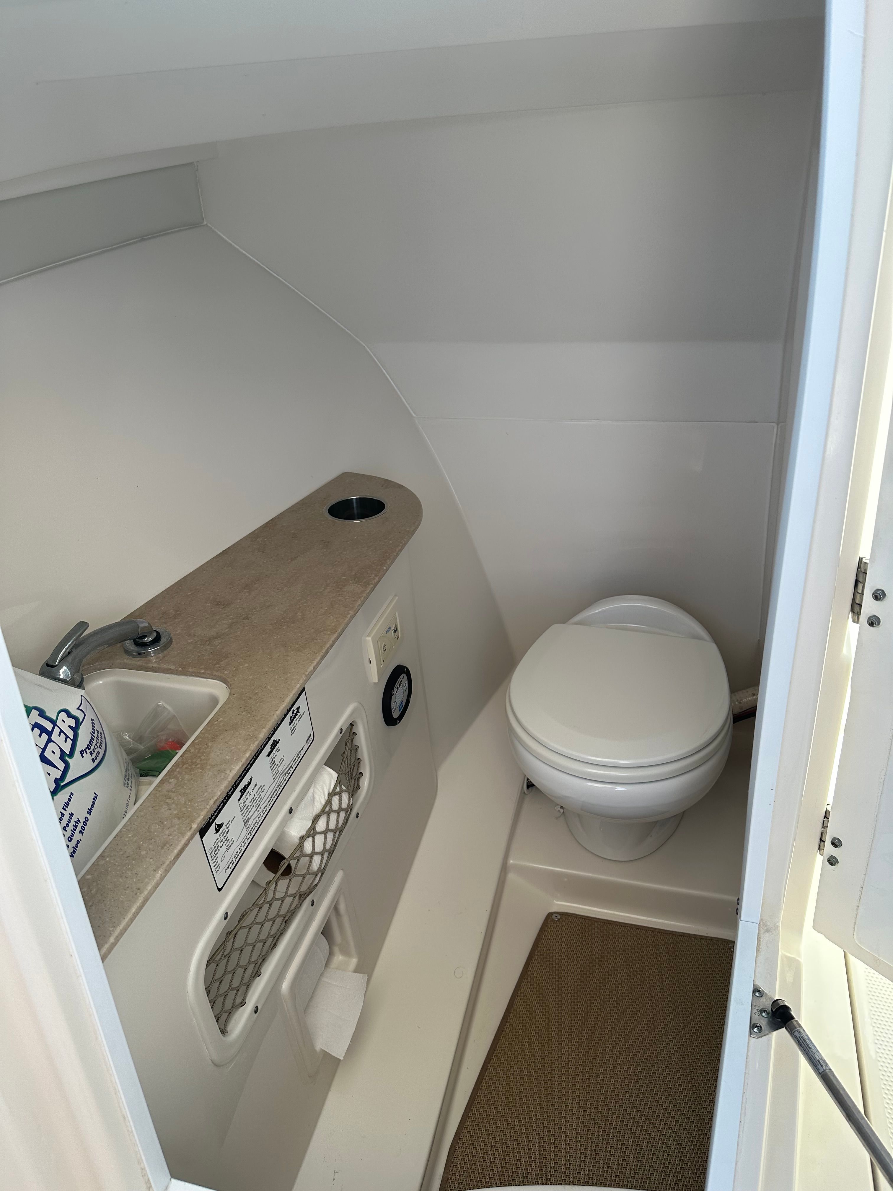 2017 Sailfish 275 DC - 9