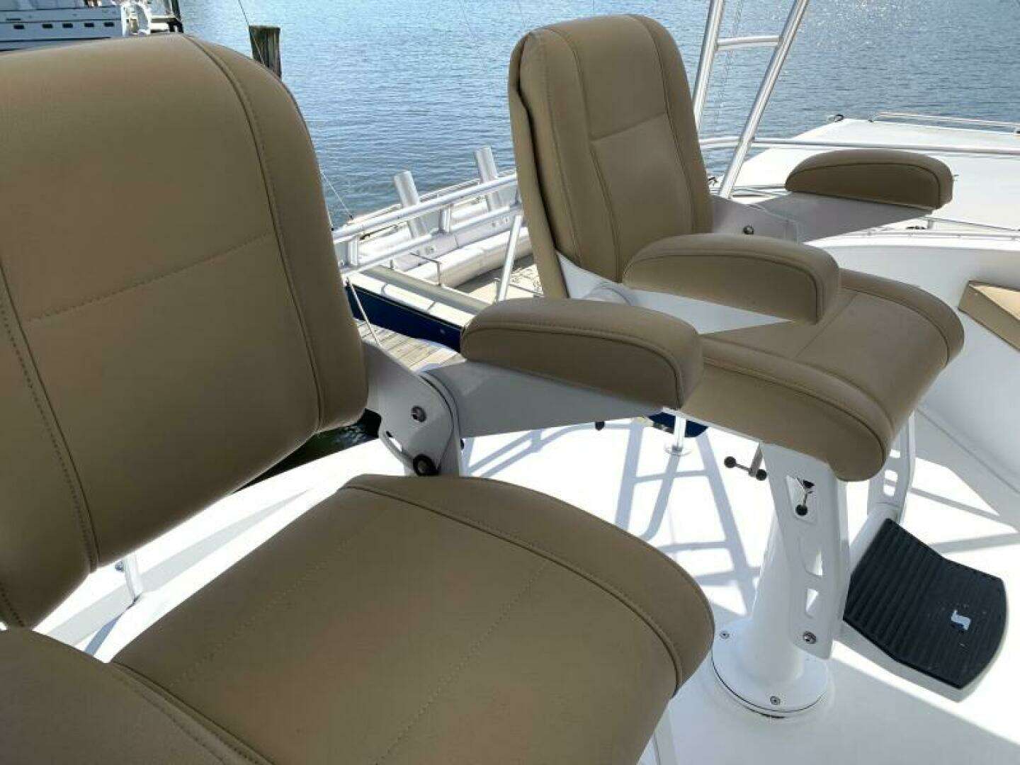 2000 Viking 50 Convertible Sportfish - Image 27