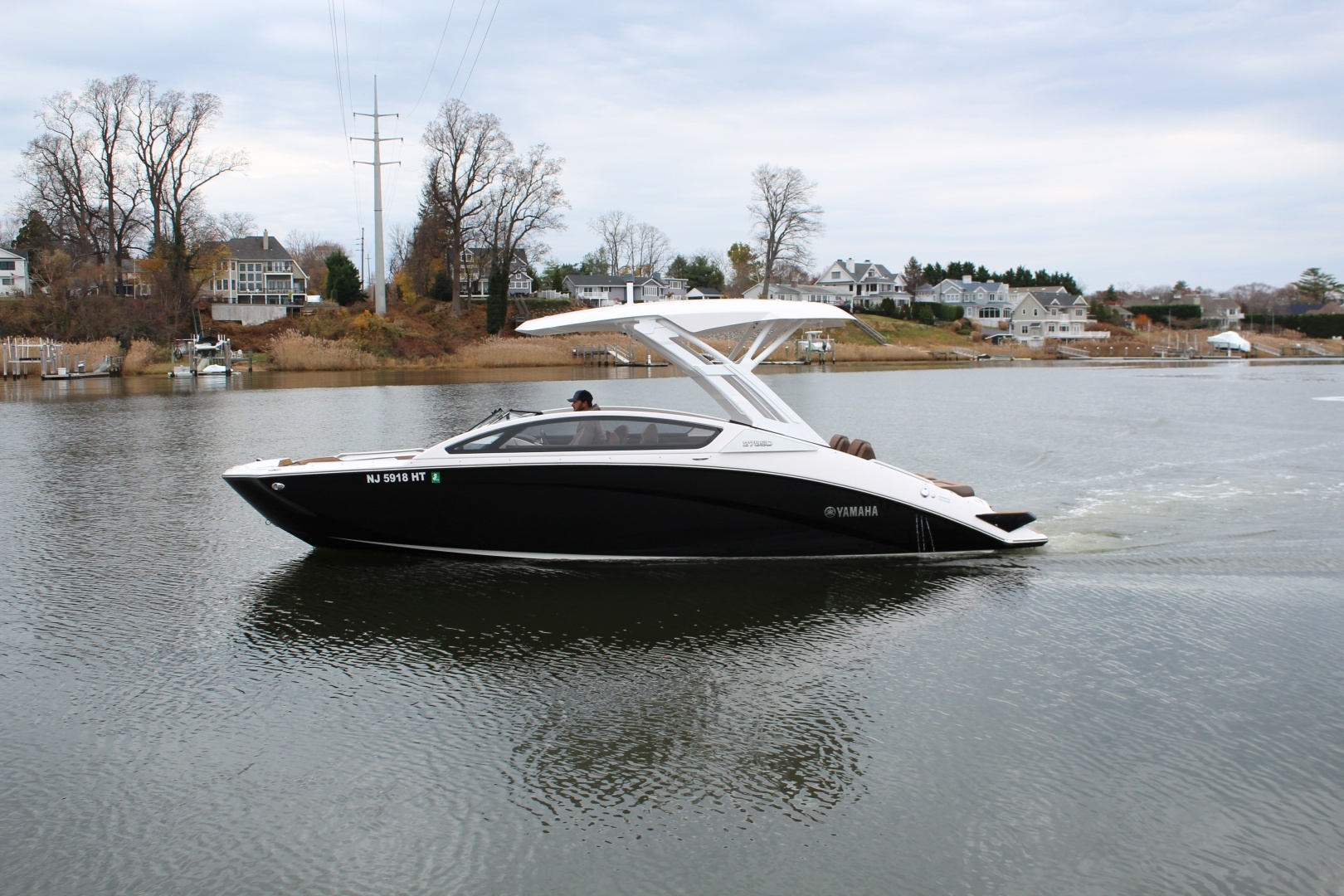 2024 Yamaha Boats 275SD - Image 2